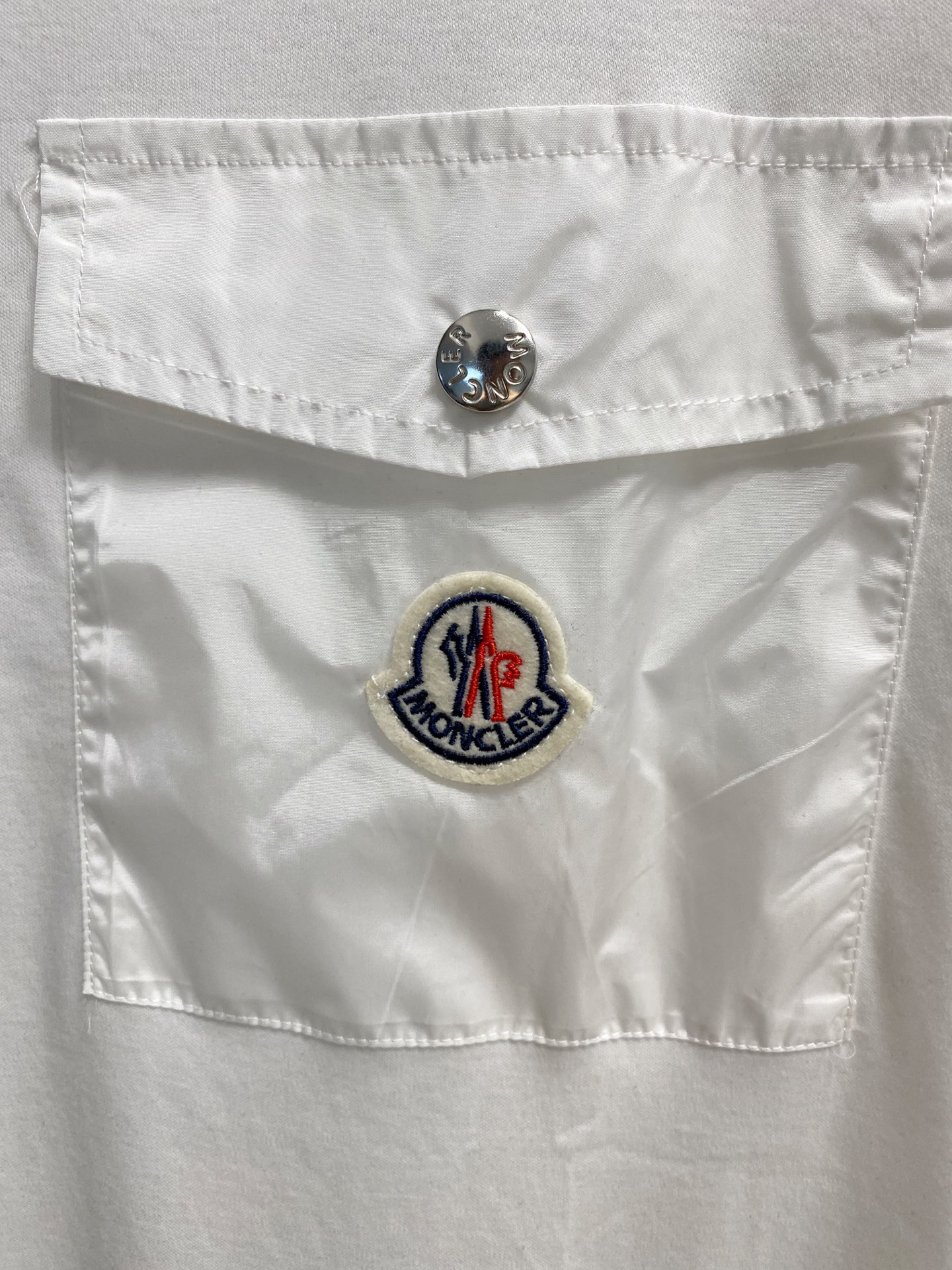 Moncler Short Sleeve T-Shirt: Classic & Fashionable, Unisex Design 6 i1746288379918 2749 0 3