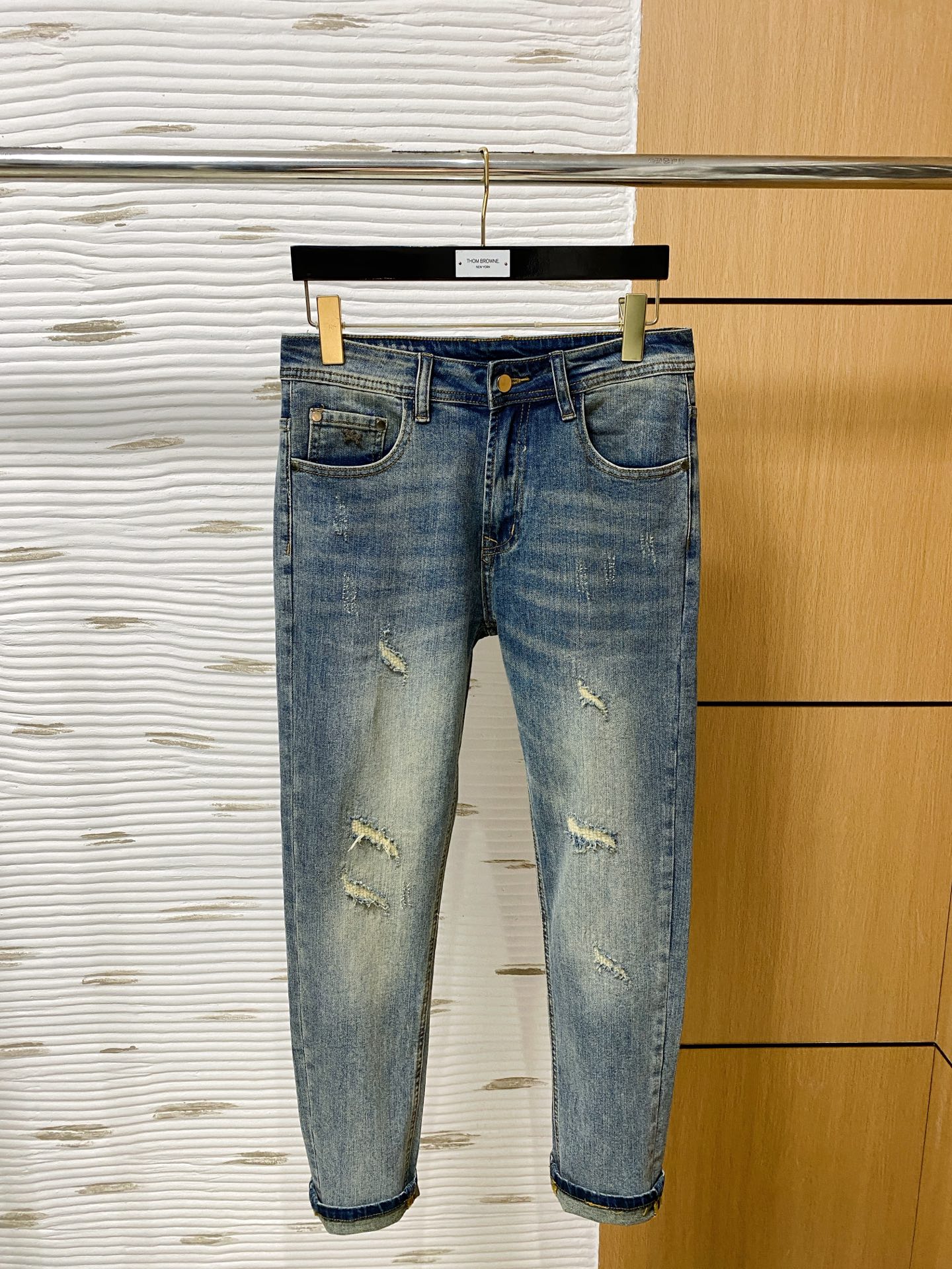 NO:504854,Archaeopteryx [New Product] is available for high-end exclusive sale. The 25SS four-season super-burning and explosive series of the most jeans. Exclusively launched. Original custom high-end quality fabric. Customized hardware style slim-fitting tailoring. The fabric has elasticity. The micro-elastic upper body is super comfortable. A must-have item!  Counter size 29-38 (no 35 no 37), arc'teryx, jeans, alexander wang19860909始祖鸟【新品】高端独家发售 25SS四季款超燃炸街系列之最牛仔裤 独家隆重推出 原版定制高端品质面料 定制五金版型修身剪裁 面料带弹力 微弹上身舒适度超高 必爆单品！专柜尺码29-38（无35无37）,arc'teryx,jeans,alexander wang,Men's clothing