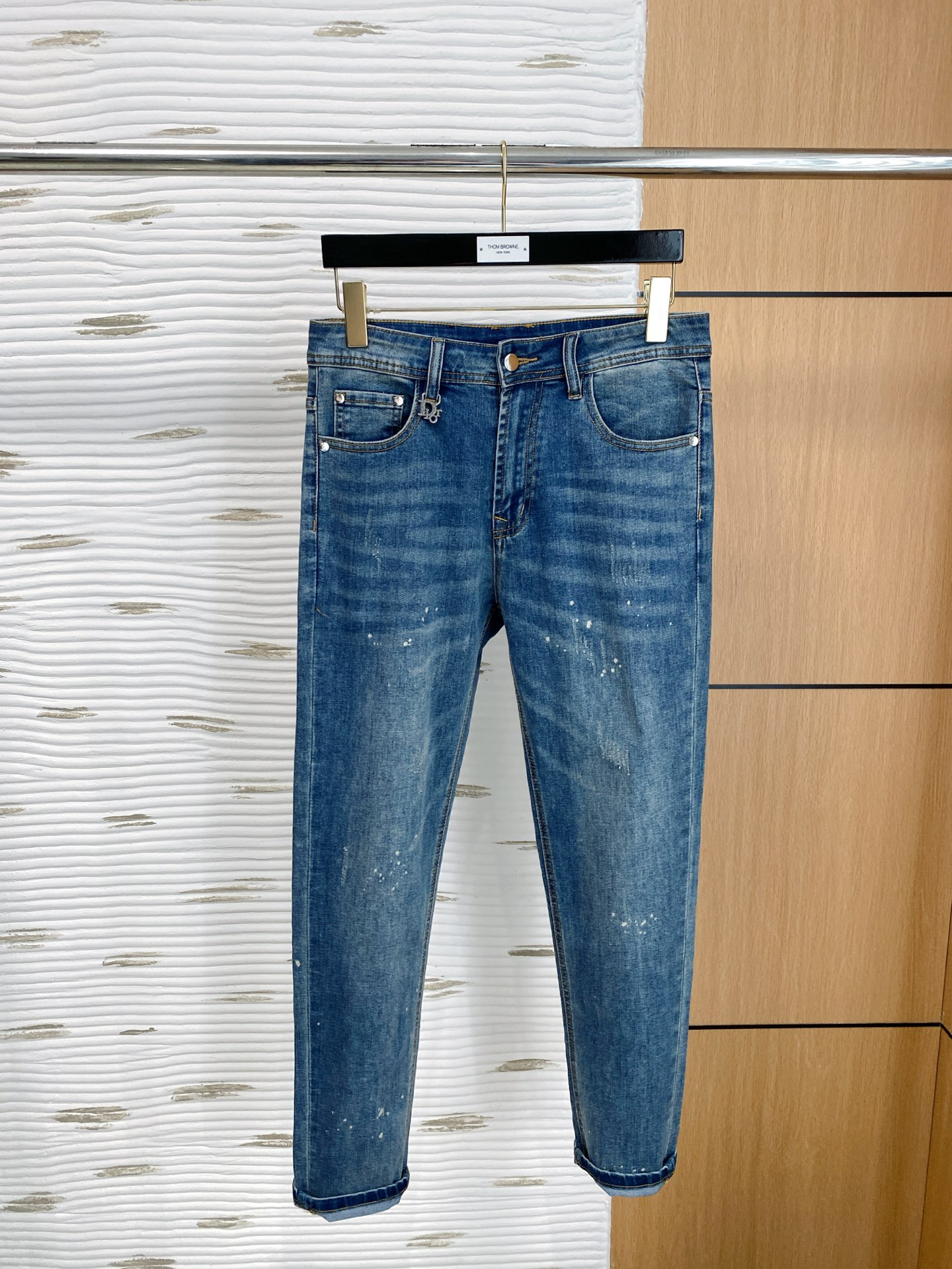 NO:504859,Dior [New Product] is available for high-end exclusive sale. The 25SS four-season super-burning street-explosion series is the most exclusive and grandly launched. Original custom high-end quality fabric, customized hardware style slim-fitting tailoring, fabric with elasticity, micro-elastic upper body comfort, a must-have item!  Counter size 29-38 (no 35 no 37), Dior, jeans, alexander wang19860909迪奥【新品】高端独家发售 25SS四季款超燃炸街系列之最牛仔裤 独家隆重推出 原版定制高端品质面料 定制五金版型修身剪裁 面料带弹力 微弹上身舒适度超高 必爆单品！专柜尺码29-38（无35无37）,,dior,jeans,alexander wang,Men's clothing