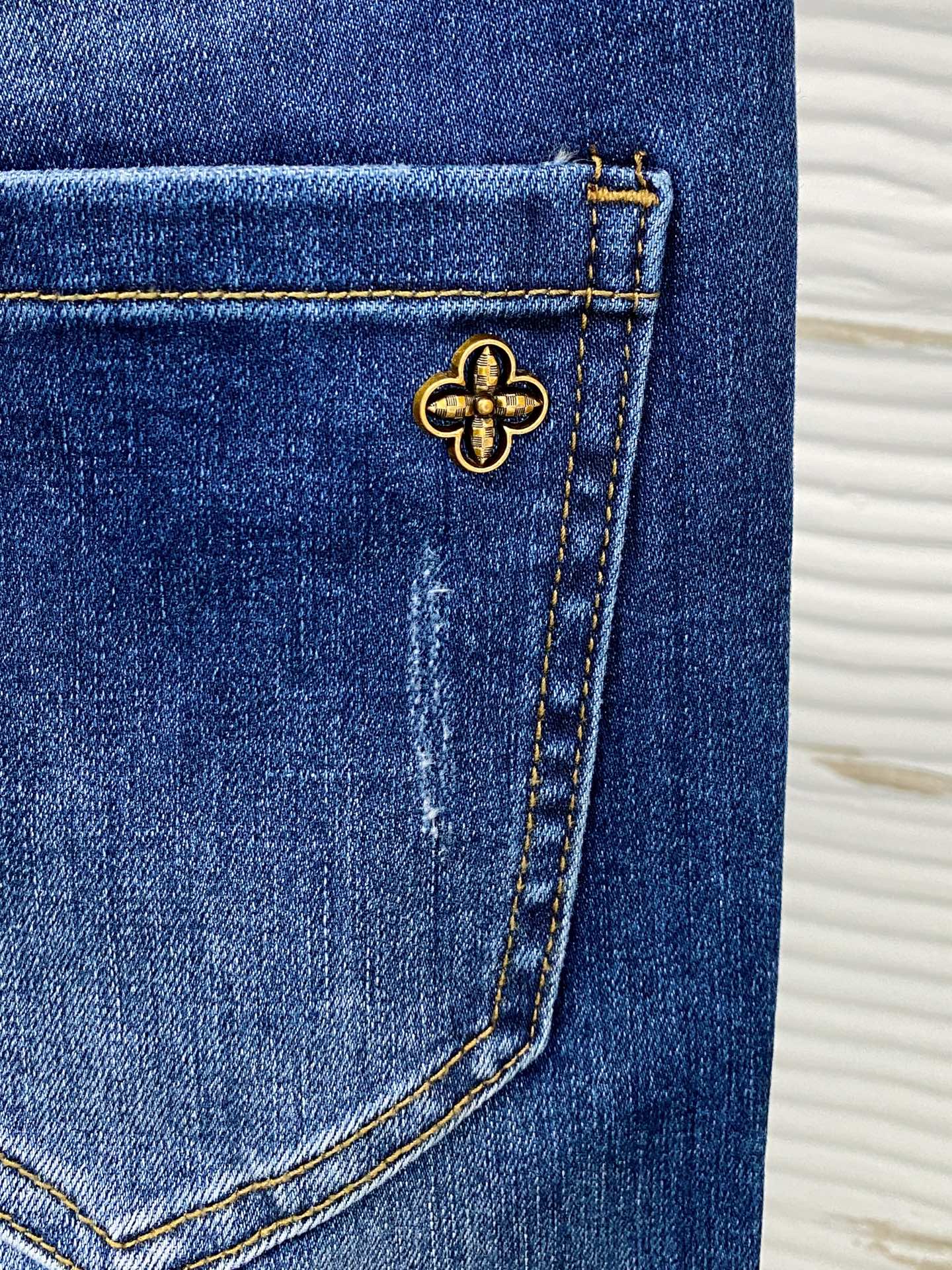 Louis Vuitton Men's 25SS Slim Fit Ripped Jeans with Paint Splatter Design 8 i1746855006257 1290 0 6