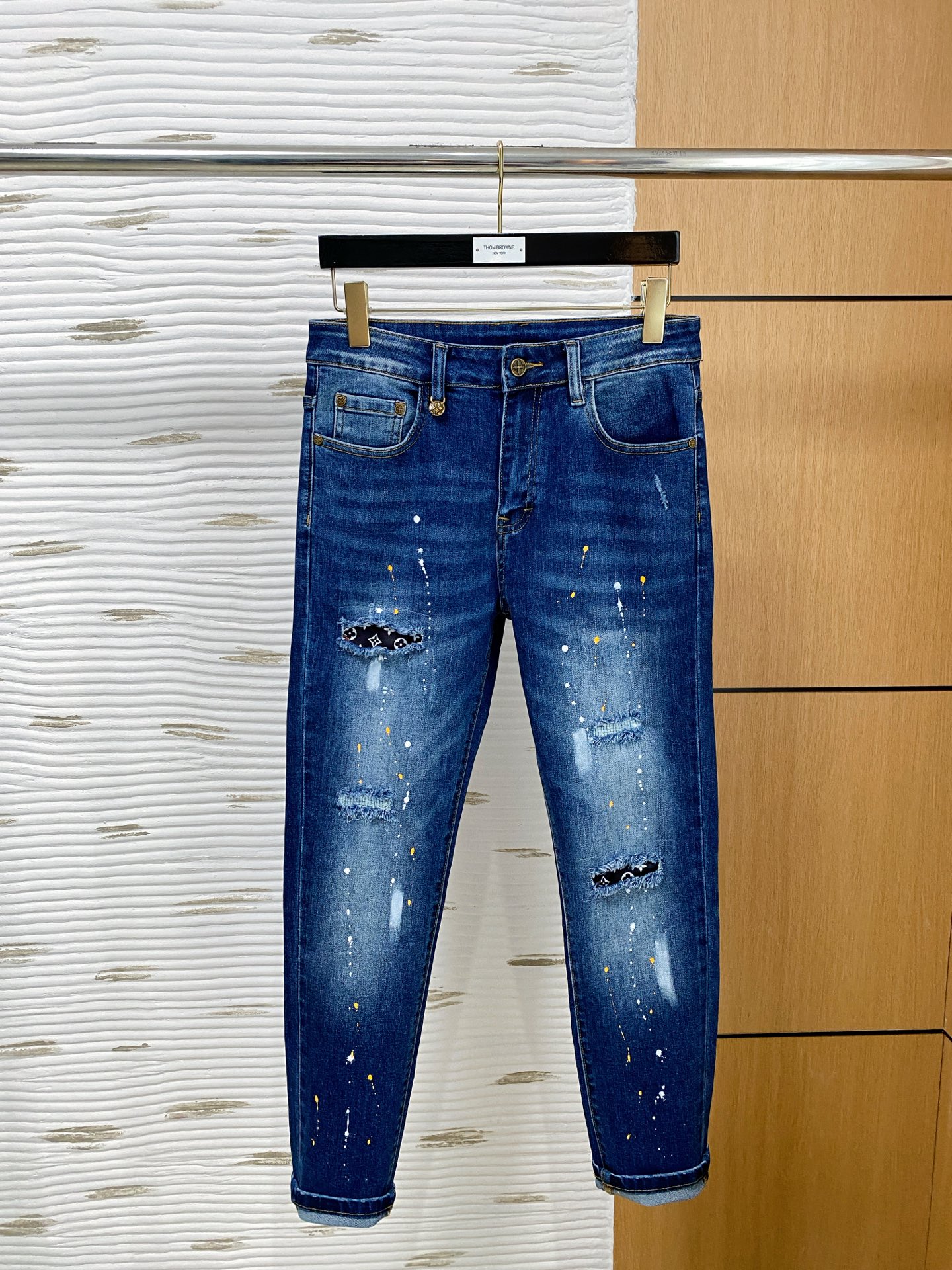 NO:504865,Lv【New Product】Exclusively available for high-end and exclusive 25SS four-season super-burning street-explosion series The most exclusive jeans launched. Original custom high-end quality fabric, customized hardware style slim-fitting tailoring, fabric with elasticity, micro-elastic upper body comfort, must-explode item!  Counter size 29-38 (no 35 no 37), louis vuitton, jeans, alexander wang19860909Lv【新品】高端独家发售 25SS四季款超燃炸街系列之最牛仔裤 独家隆重推出 原版定制高端品质面料 定制五金版型修身剪裁 面料带弹力 微弹上身舒适度超高 必爆单品！专柜尺码29-38（无35无37）,,louis vuitton,jeans,alexander wang,Men's clothing