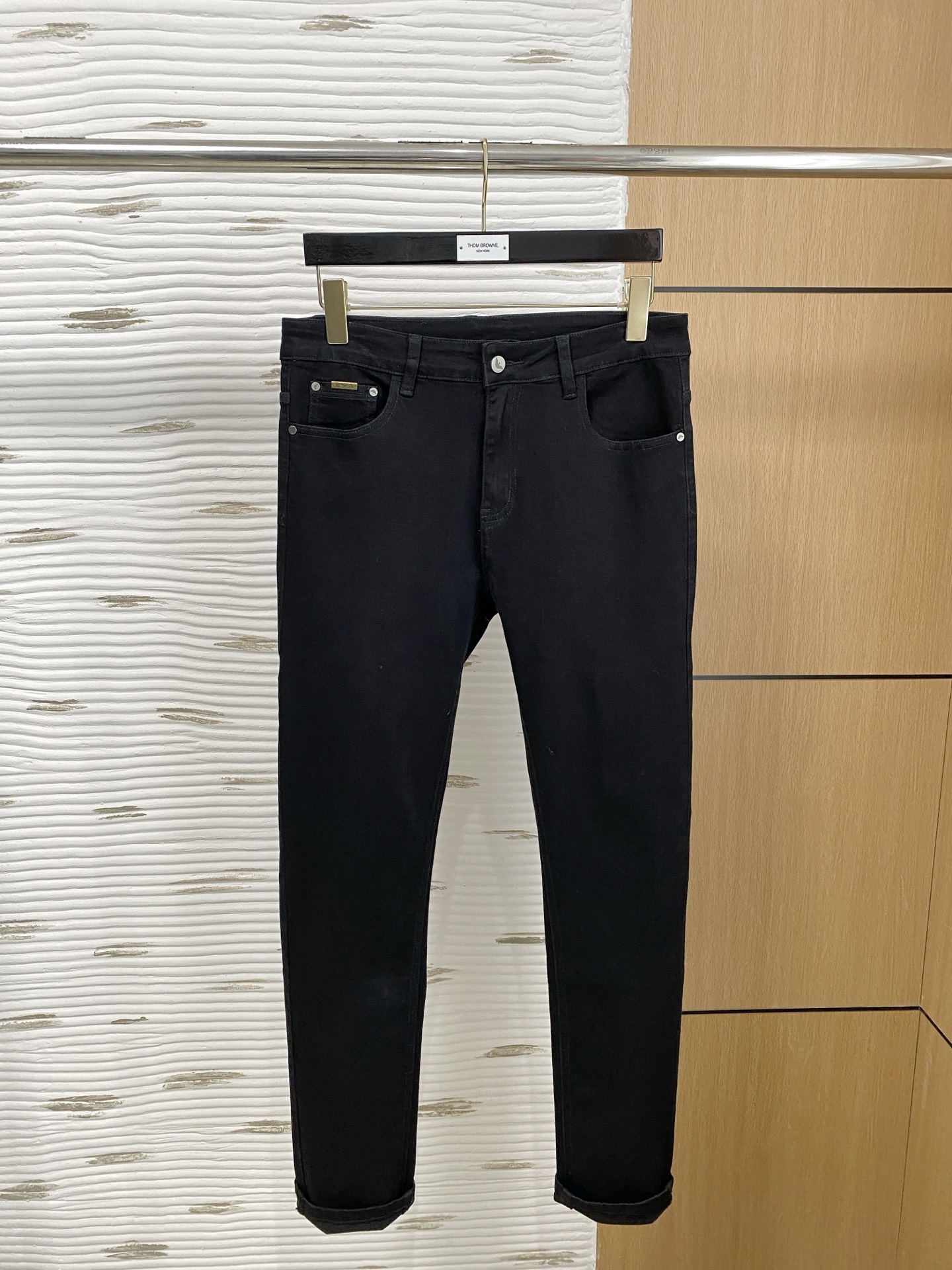 NO:504855,Armani [New Product] is available for high-end exclusive sale. The 25SS four-season super-burning street-explosion series is the most exclusive and grandly launched. Original custom high-end quality fabric, customized hardware style slim tailoring, fabric with elasticity, micro-elastic upper body comfort, a must-have item!  Counter size 29-38 (no 35 no 37), Armani, jeans, alexander wang19860909阿玛尼【新品】高端独家发售 25SS四季款超燃炸街系列之最牛仔裤 独家隆重推出 原版定制高端品质面料 定制五金版型修身剪裁 面料带弹力 微弹上身舒适度超高 必爆单品！专柜尺码29-38（无35无37）,,armani,jeans,alexander wang,Men's clothing