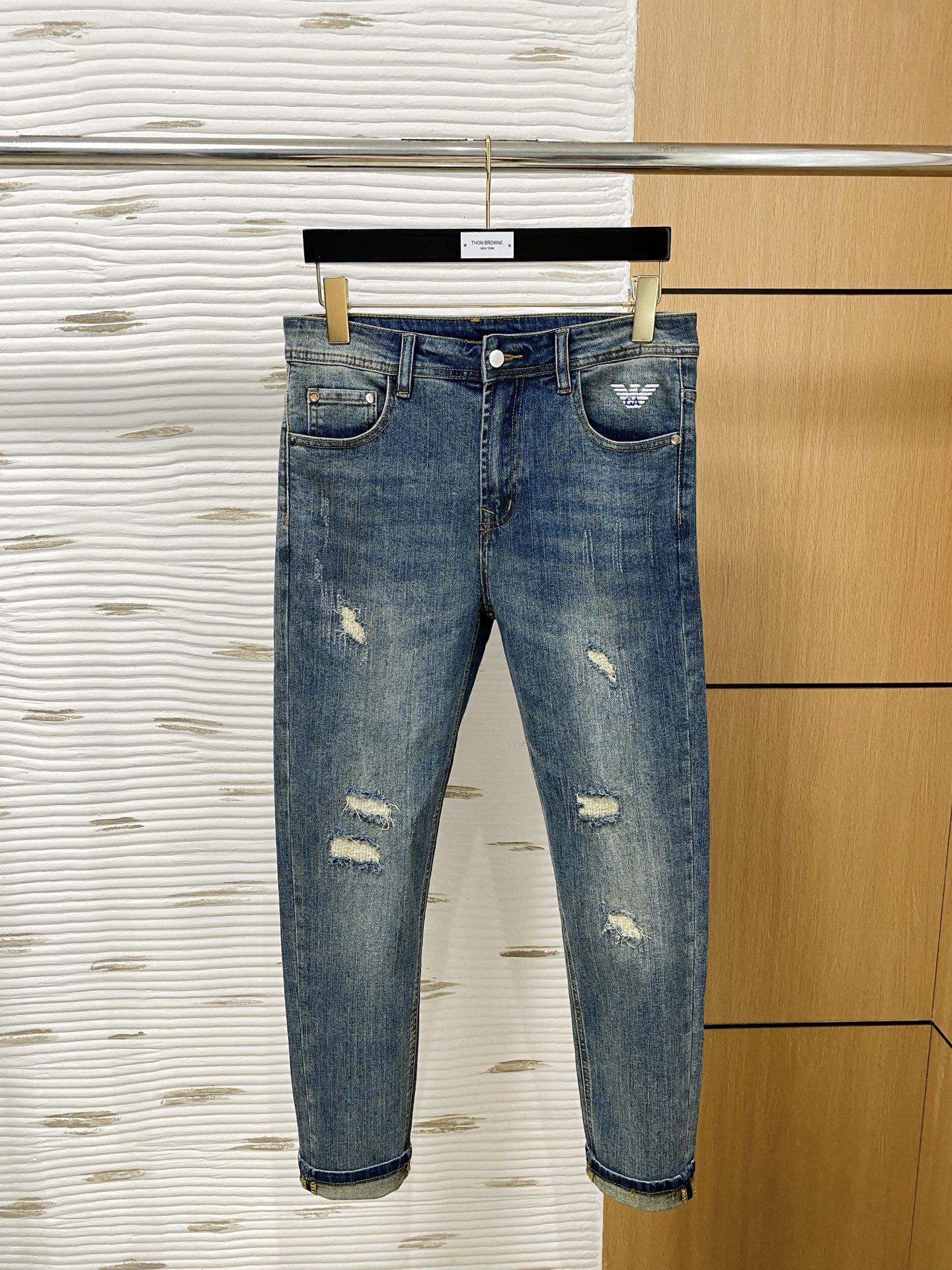 NO:504829,Armani [New Product] is available for high-end exclusive sale. The 25SS four-season super-burning street-explosion series is the most exclusive and grandly launched. Original custom high-end quality fabric, customized hardware style slim tailoring, fabric with elasticity, micro-elastic upper body comfort, a must-have item!  Counter size 29-38 (no 35 no 37), Armani, jeans, alexander wang19860909阿玛尼【新品】高端独家发售 25SS四季款超燃炸街系列之最牛仔裤 独家隆重推出 原版定制高端品质面料 定制五金版型修身剪裁 面料带弹力 微弹上身舒适度超高 必爆单品！专柜尺码29-38（无35无37）,,armani,jeans,alexander wang,Men's clothing