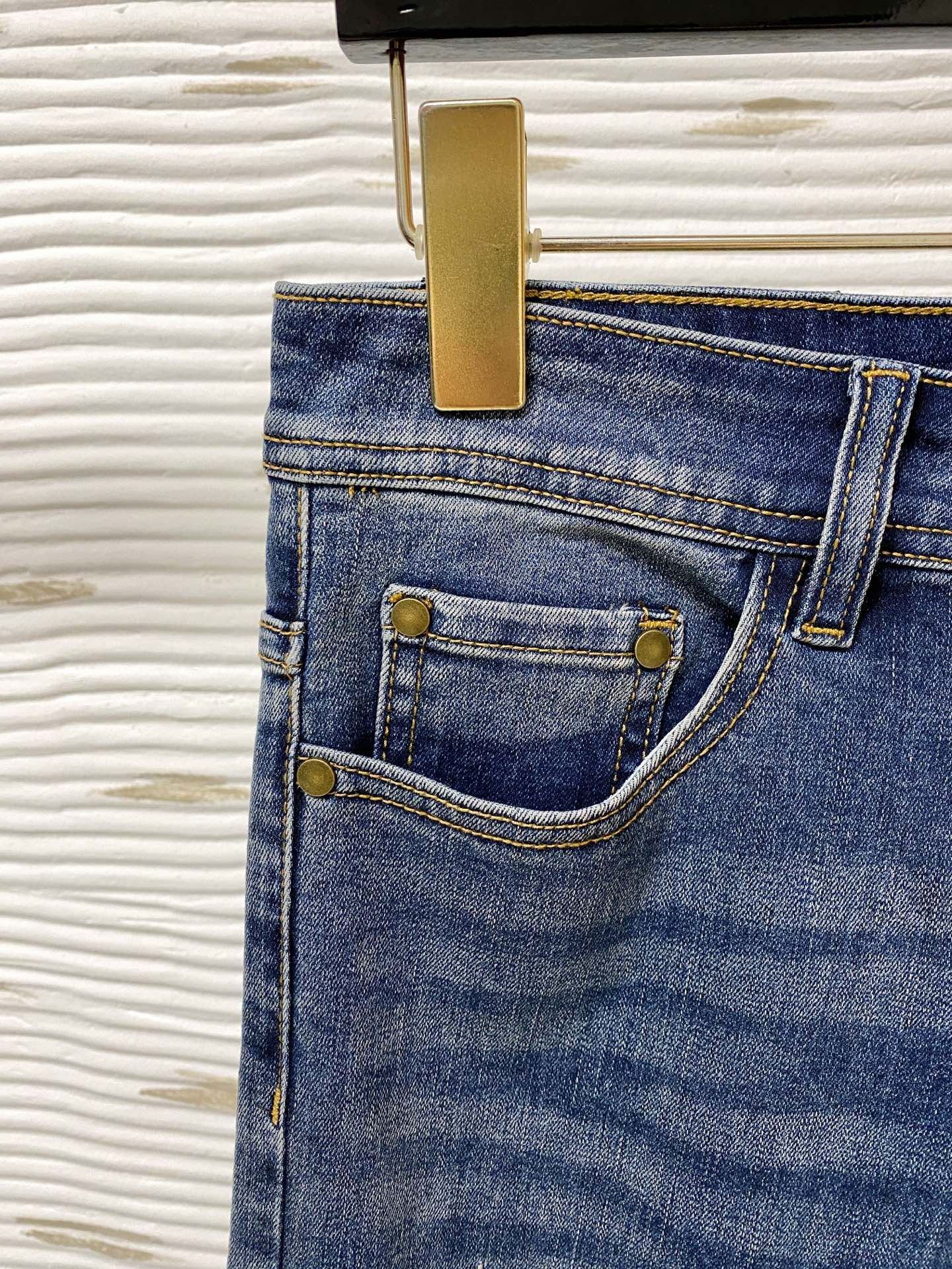 Louis Vuitton 25SS Slim-Fit Jeans: Premium Denim, Comfortable Stretch, Sizes 29-38 4 i1746855216540 912 0 2