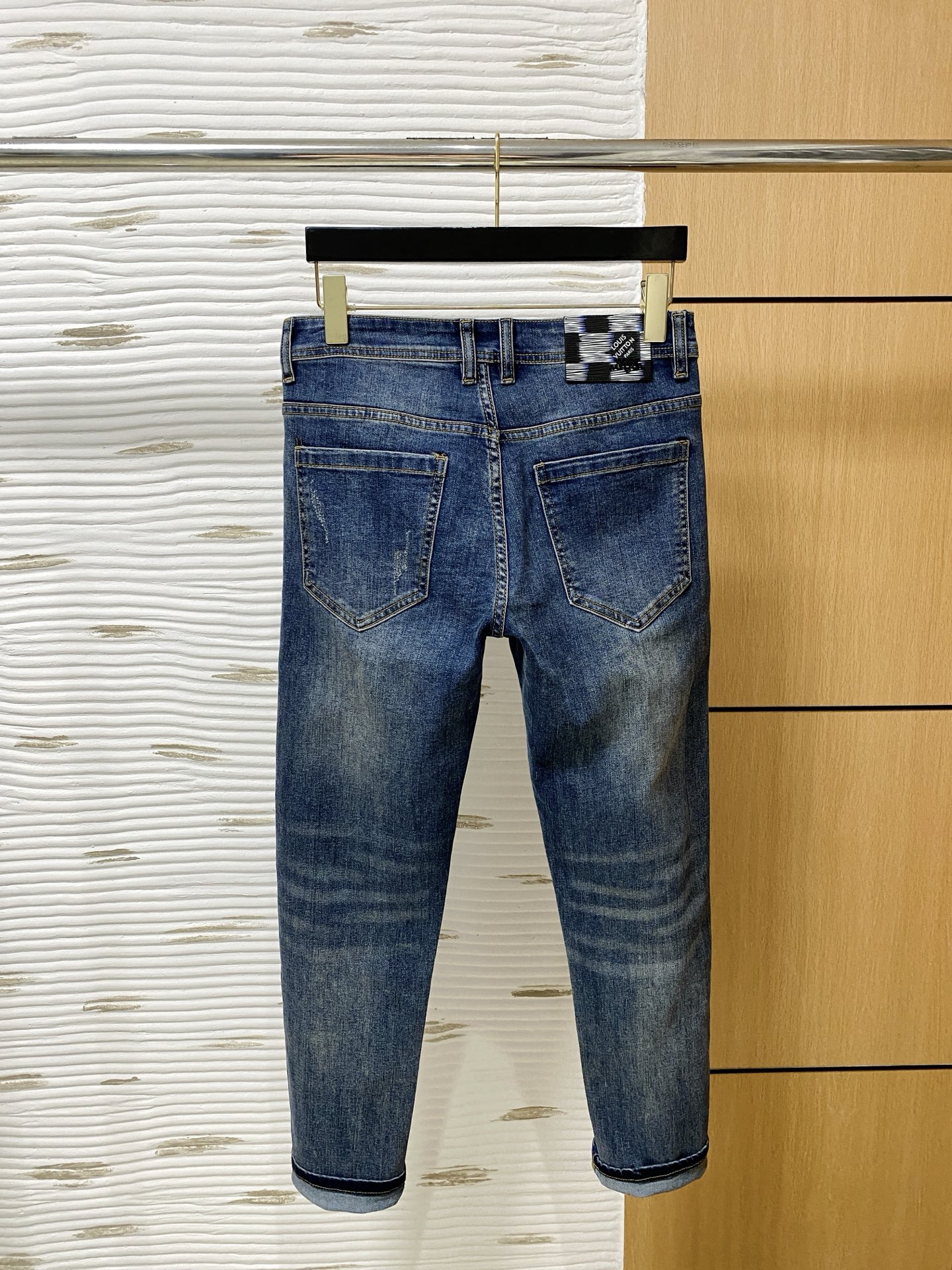 Louis Vuitton 25SS Slim-Fit Jeans: Premium Denim, Comfortable Stretch, Sizes 29-38 9 i1746855216641 7801 0 7