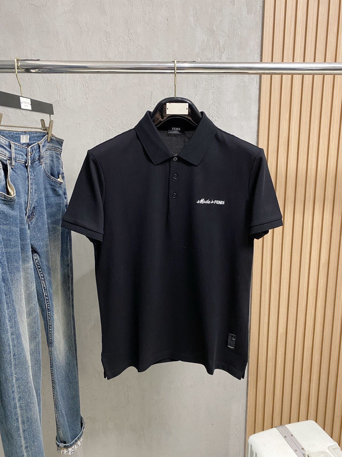 芬迪 2025ss夏季新款字母logo男士翻领Polo衫!经典商务男款,高端男装的天花板级别的商务男款