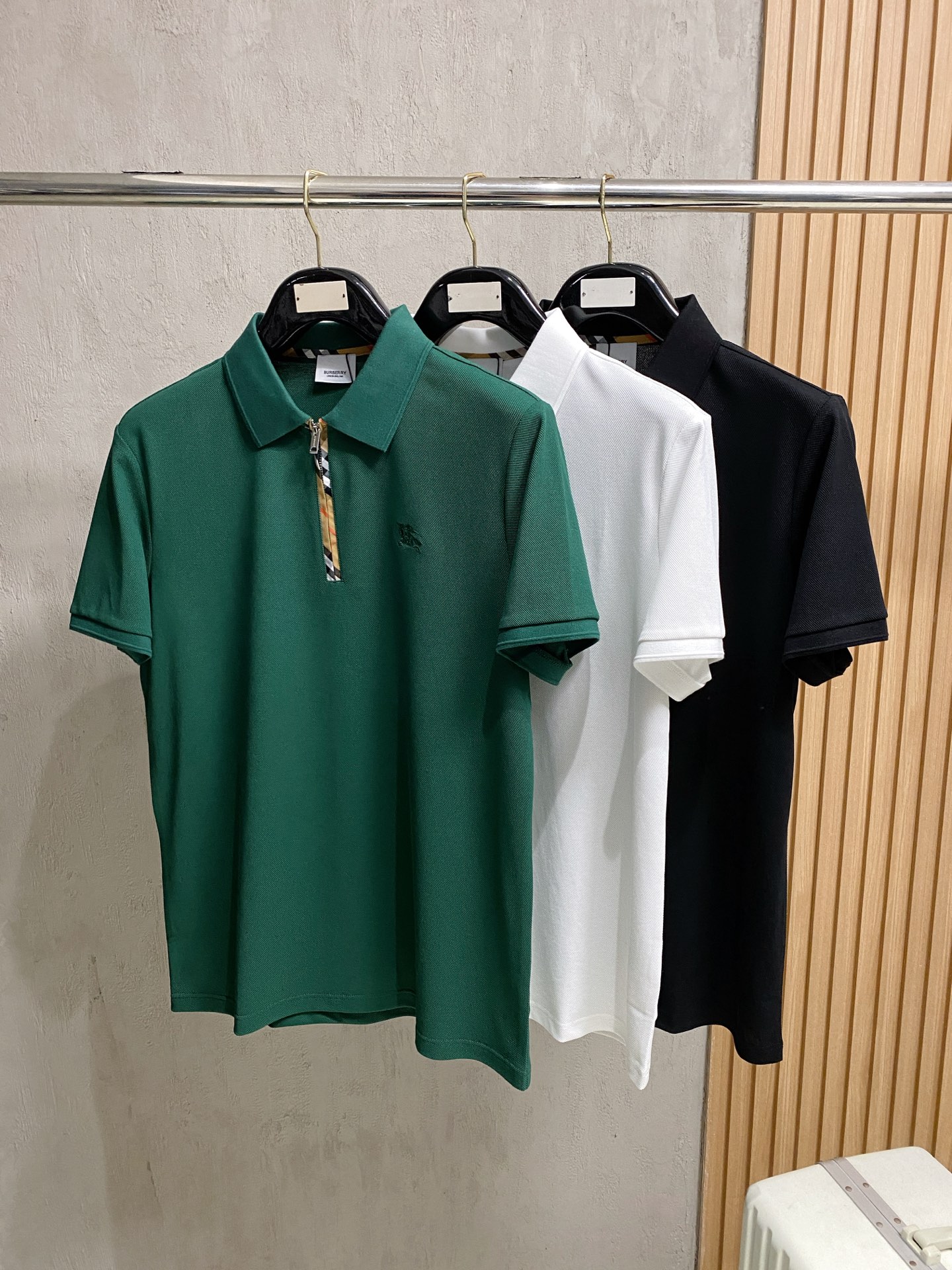  巴宝莉 2025ss夏季新款字母logo男士翻领Polo衫！经典商务男款，高端男装的天花板级别的商务男