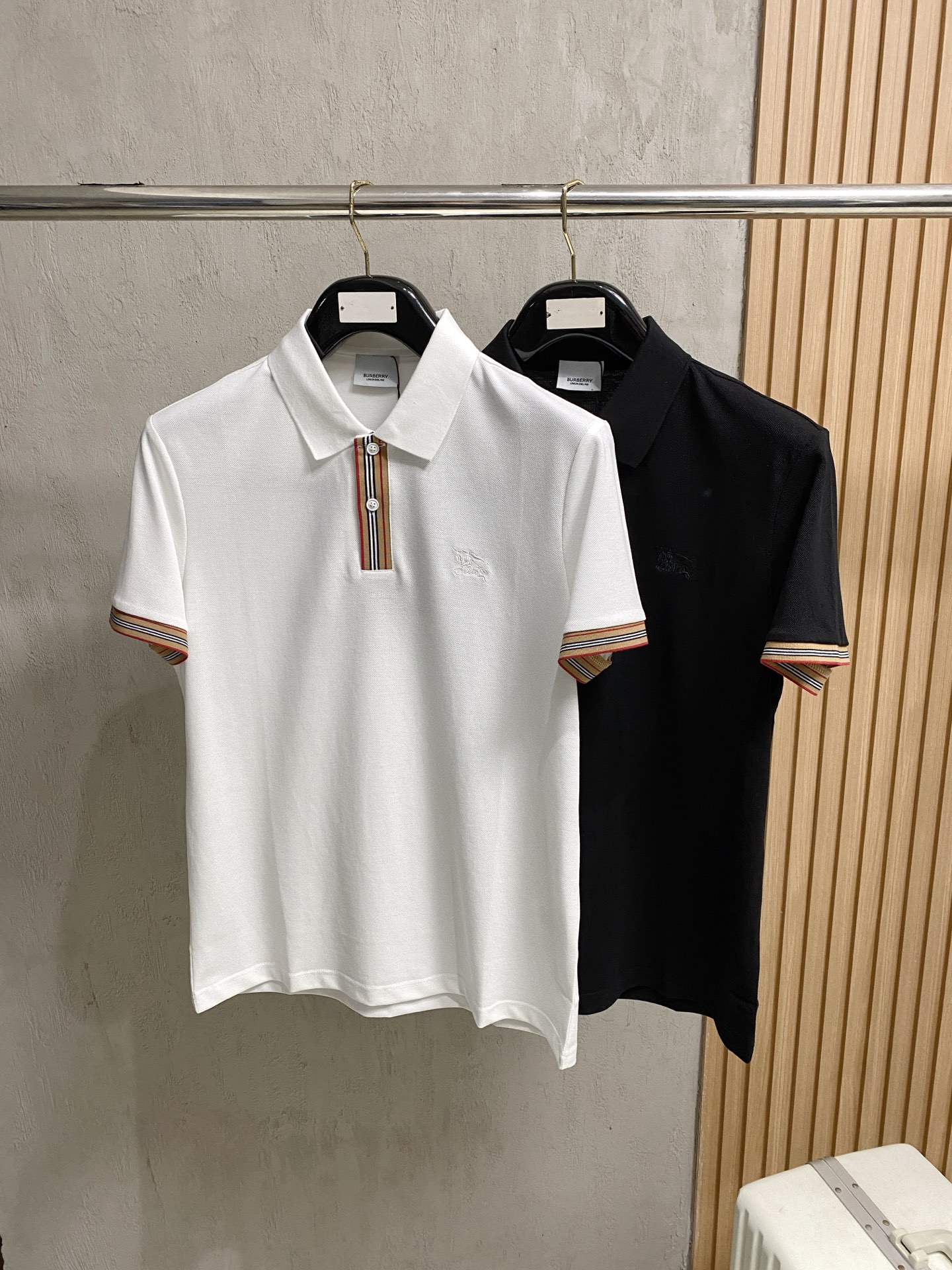  巴宝莉 2025ss夏季新款字母logo男士翻领Polo衫！经典商务男款，高端男装的天花板级别的商务男