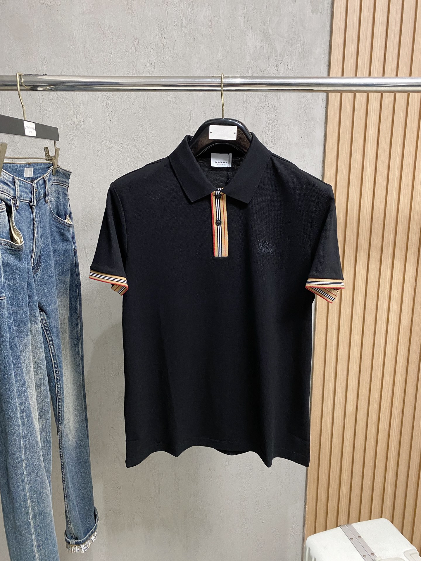  巴宝莉 2025ss夏季新款字母logo男士翻领Polo衫！经典商务男款，高端男装的天花板级别的商务男