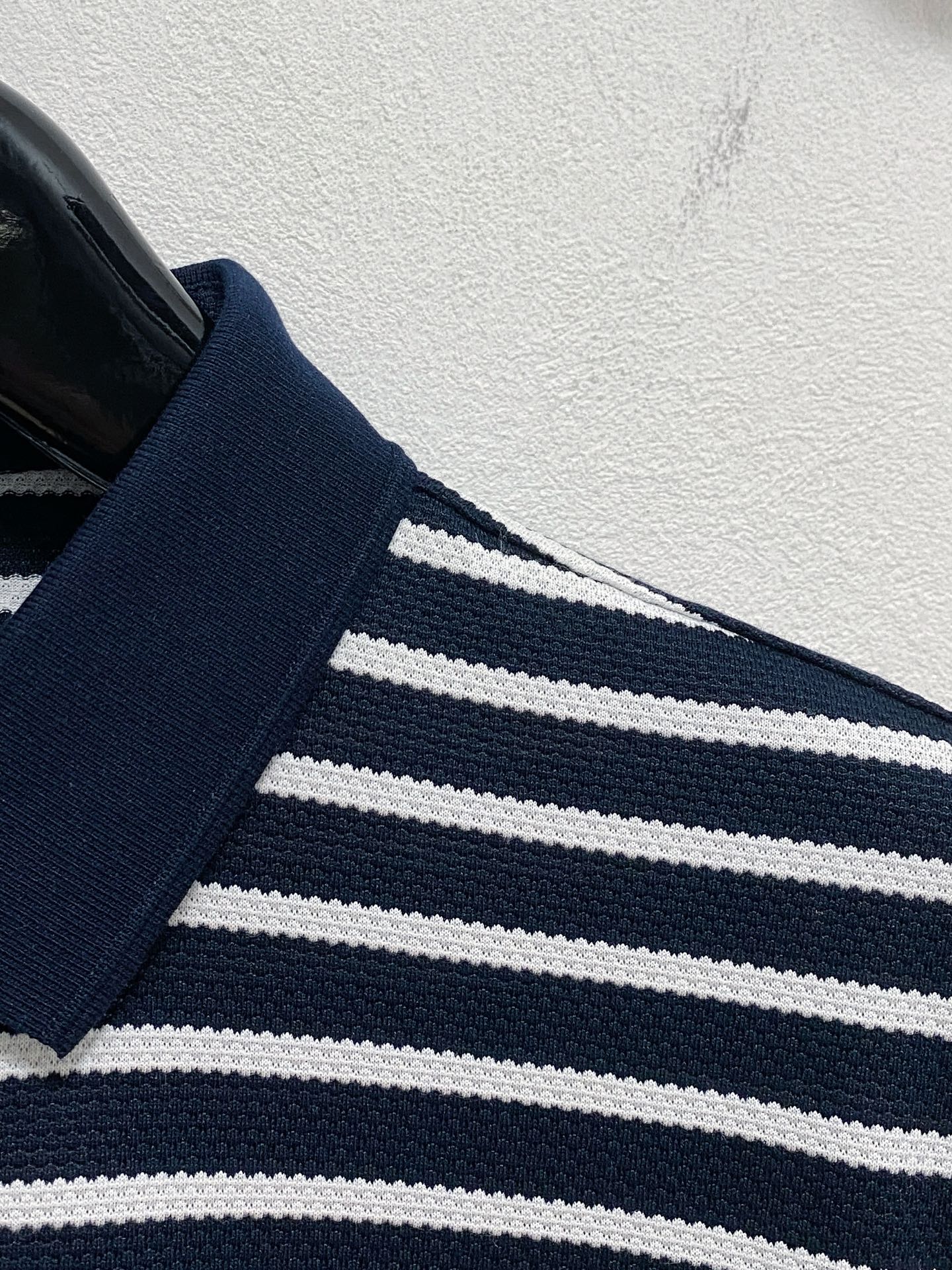 Luxury Men’s Polo Suit with Classic Logo for Summer 2025 - 图片 3