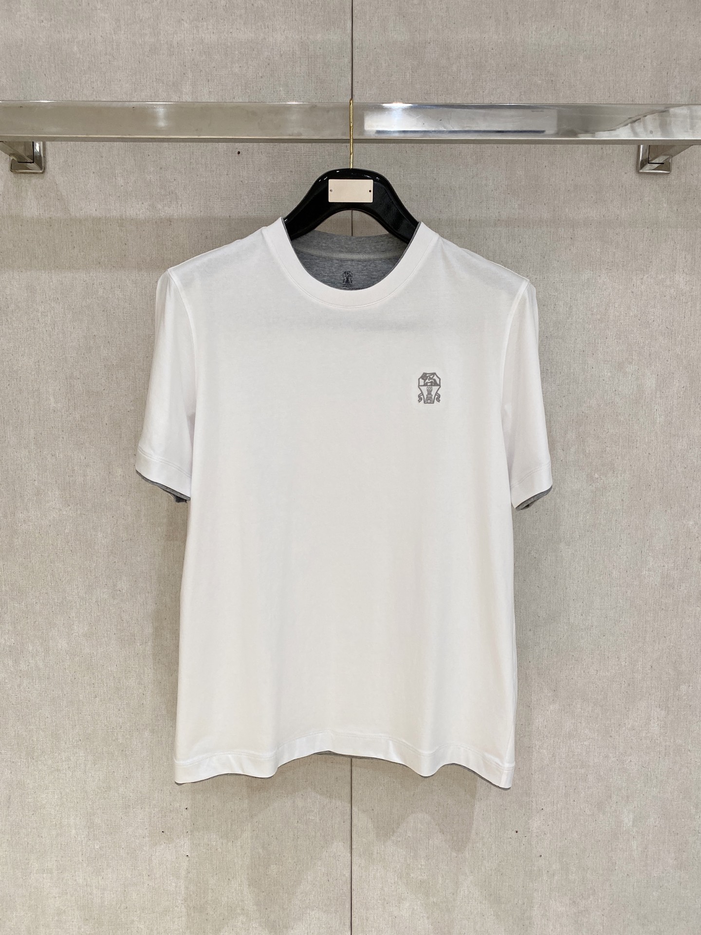 NO:445385,The counter official website will be released simultaneously! All accessories are customized for original products, and the trading company's genuine product orders. High-end custom imported fabrics are extracted from natural plant fibers. They are thinner than ordinary cotton fabrics. They feel soft and comfortable to wear. They are not easy to irritate the skin. The fabric is hygroscopic and breathable. Size: 48-56,,alexander wang19860909专柜官网同步发售！辅料全部原版定制出品,贸易公司真品订单.高级定制进口面料,以天然植物纖維提炼出来,比一般棉织物轻薄 手感柔软,穿着舒适 完全不易有刺激皮肤 面料吸湿性、透气性良好 尺码: 48-56,,alexander wang,Men's clothing