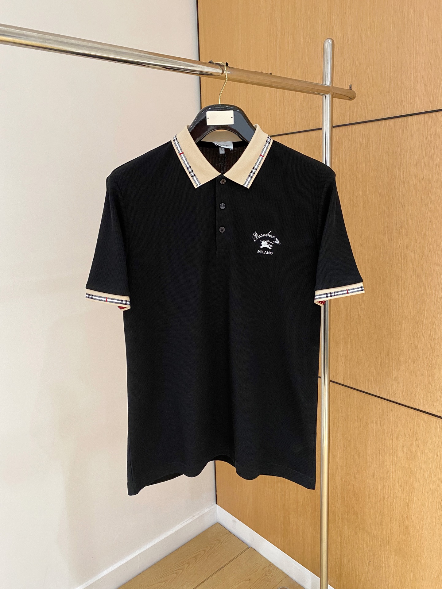 bbr*合身版型M-XXXL
2025春夏经典领口织带融合胸口刺绣polo短...