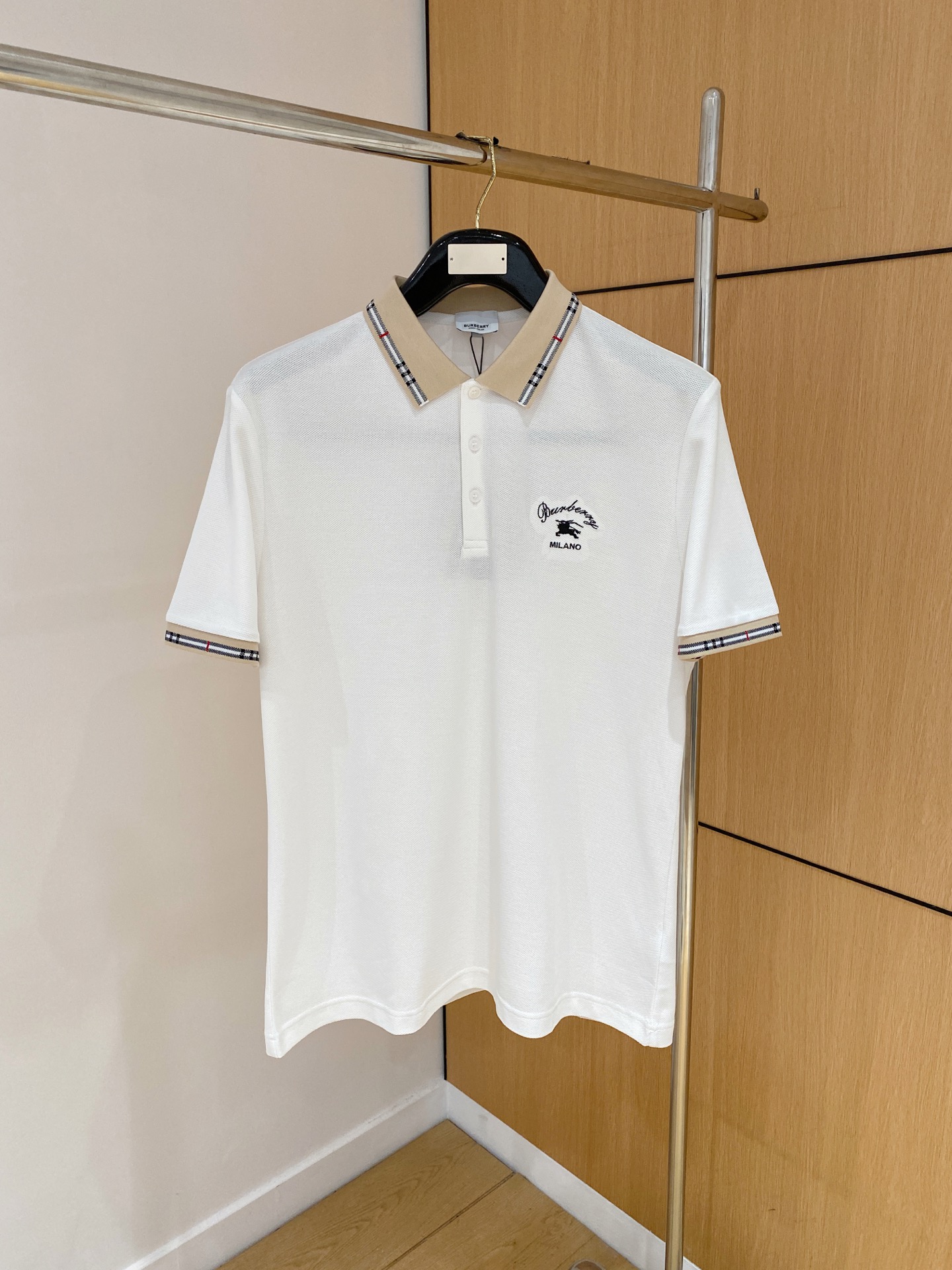 bbr*合身版型M-XXXL
2025春夏经典领口织带融合胸口刺绣polo短...