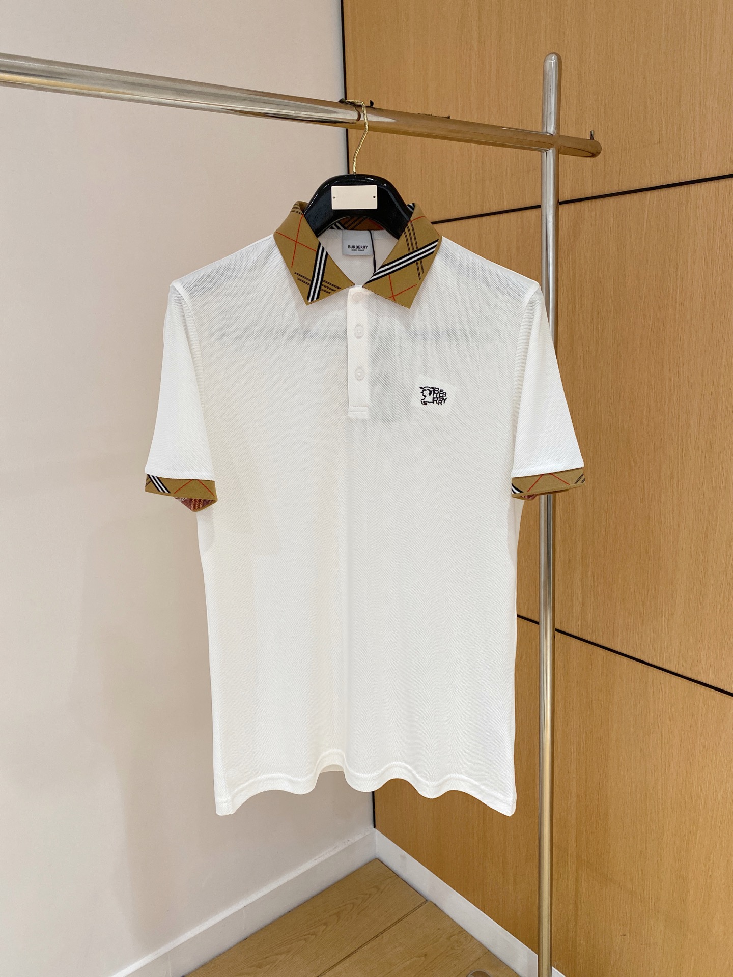 bbr*合身版型M-XXXL
2025春夏经典领口织带融合胸口刺绣polo短...