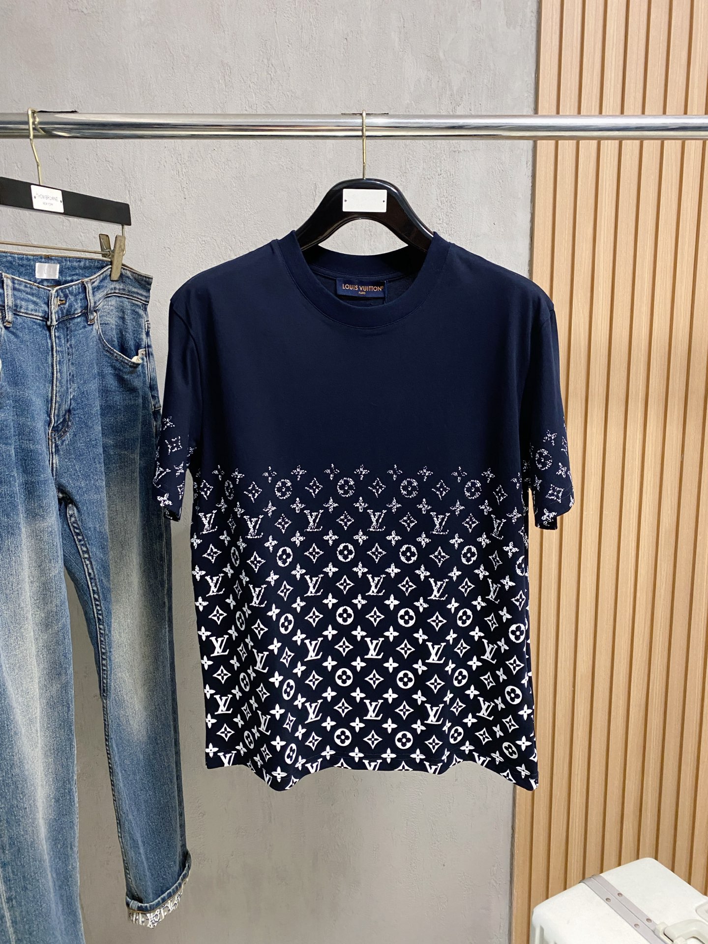 Lv2025春夏新款男女同款👫短袖T恤，最新款全网独家首上！...