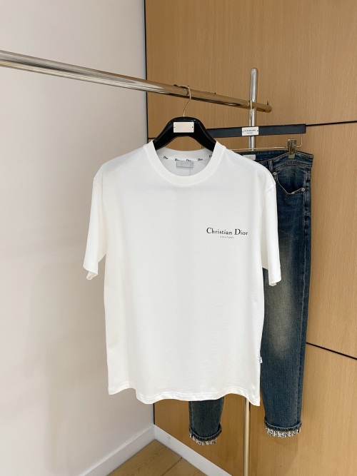 Dior 2025 Summer New Short-Sleeved T-Shirt with Artistic Design 1 Dior 2025 Summer New Short-Sleeved T-Shirt with Artistic Design