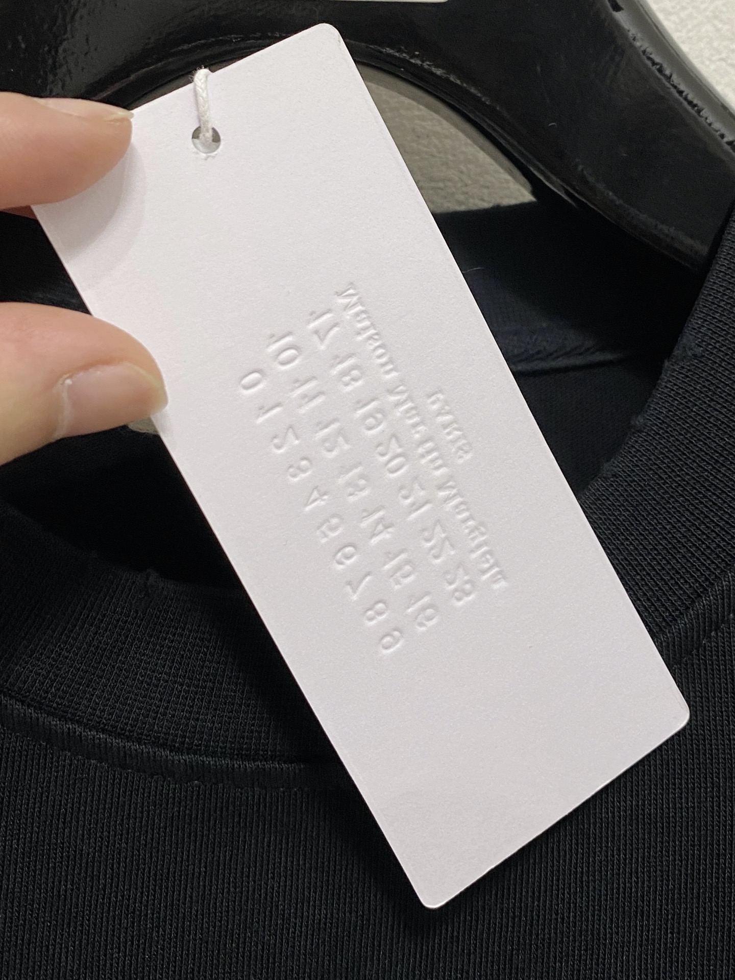P 马吉拉🔥🔥高端定制 2026春夏新款首发专柜最新款短袖短裤休闲潮男套装套装 重工凹凸图案设计 领子袖