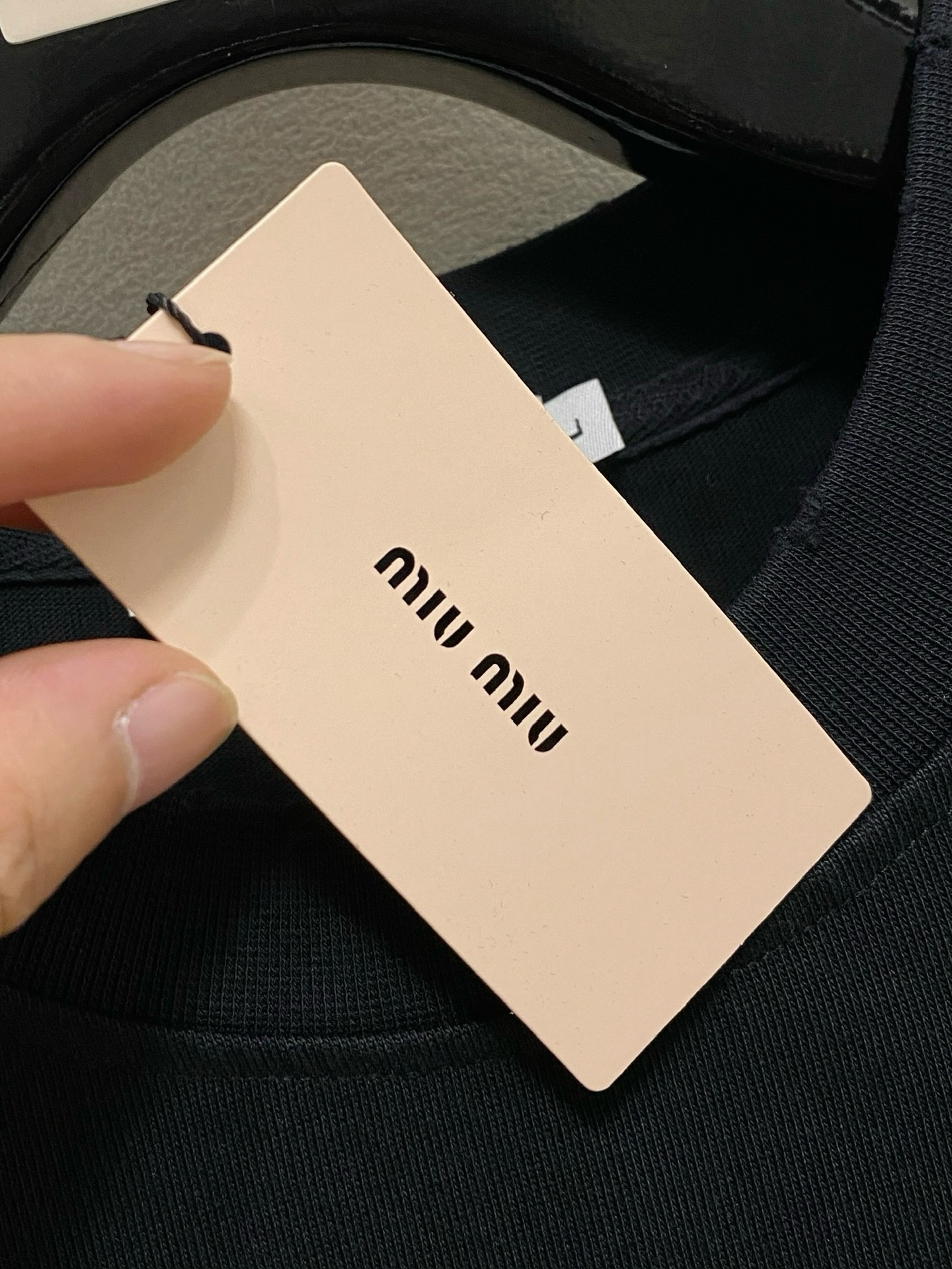 P miumiu🔥🔥高端定制 2026春夏新款首发专柜最新款短袖短裤休闲潮男套装套装 重工凹凸图案设计 