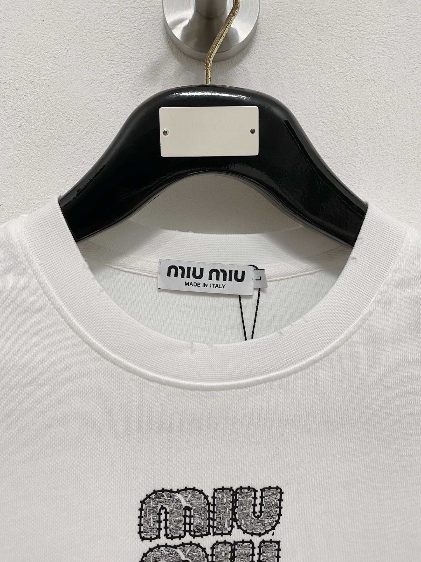 P miumiu🔥🔥高端定制 2026春夏新款首发专柜最新款短袖短裤休闲潮男套装套装 重工凹凸图案设计 
