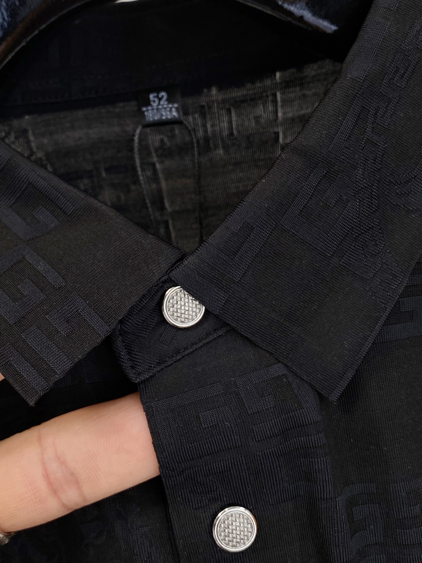 P纪梵希25ss春夏【新品】定制蚕丝面料丝滑透气！时尚经典翻领Polo短袖时尚单品设计，更加时尚舒适，高