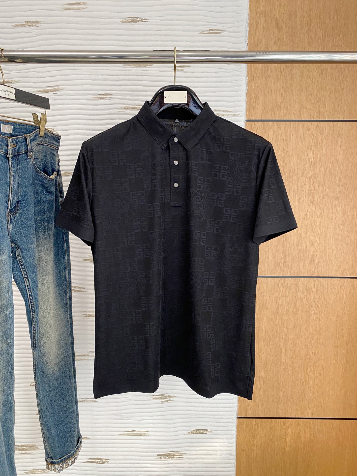 P纪梵希25ss春夏【新品】定制蚕丝面料丝滑透气！时尚经典翻领Polo短袖时尚单品设计，更加时尚舒适，高
