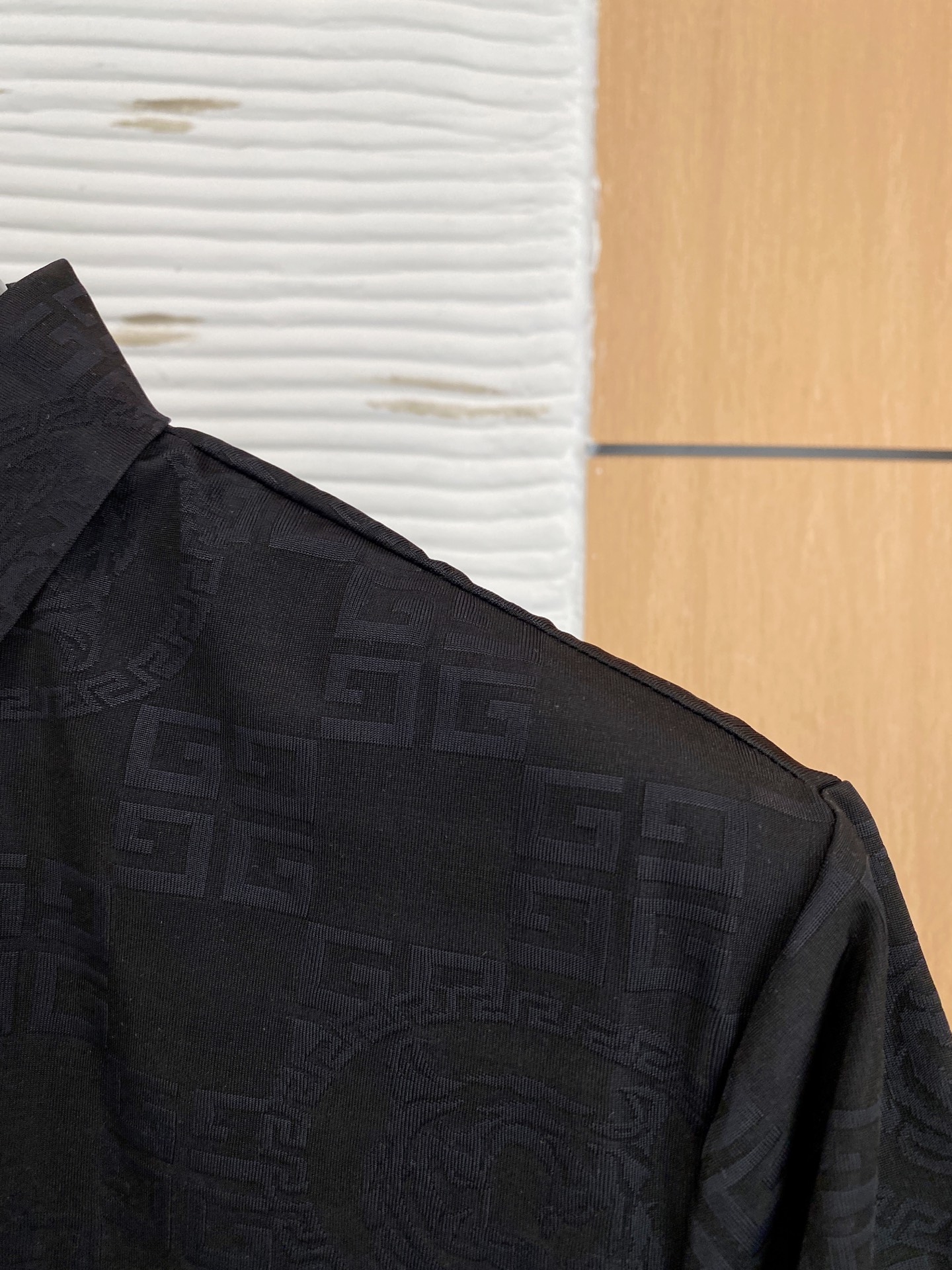 P纪梵希25ss春夏【新品】定制蚕丝面料丝滑透气！时尚经典翻领Polo短袖时尚单品设计，更加时尚舒适，高