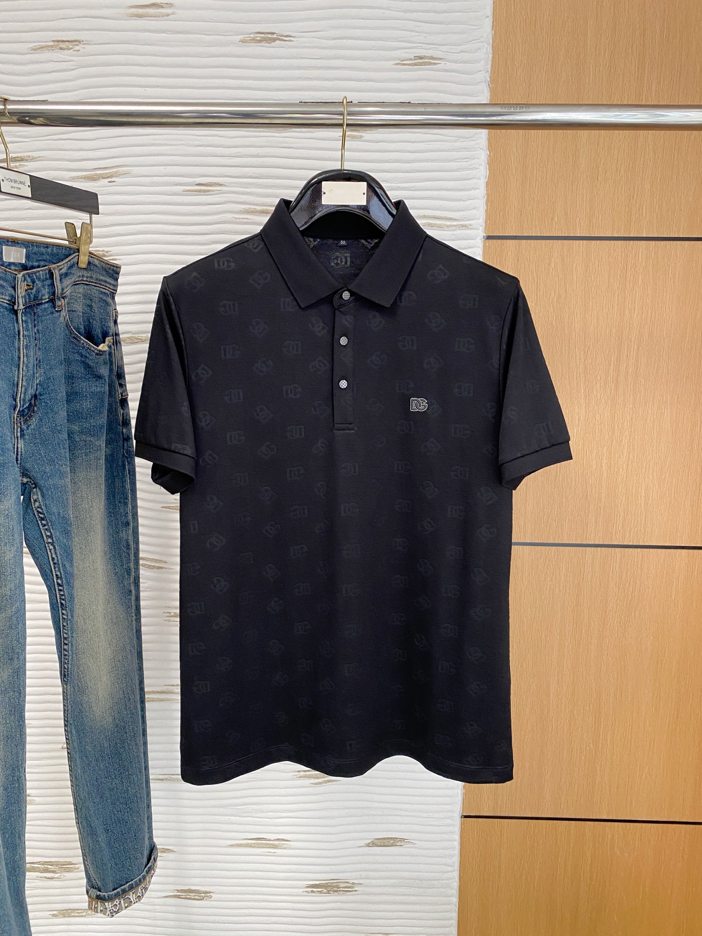 P杜嘉班纳25ss春夏【新品】定制蚕丝面料丝滑透气！时尚经典翻领Polo短袖时尚单品设计，更加时尚舒适，