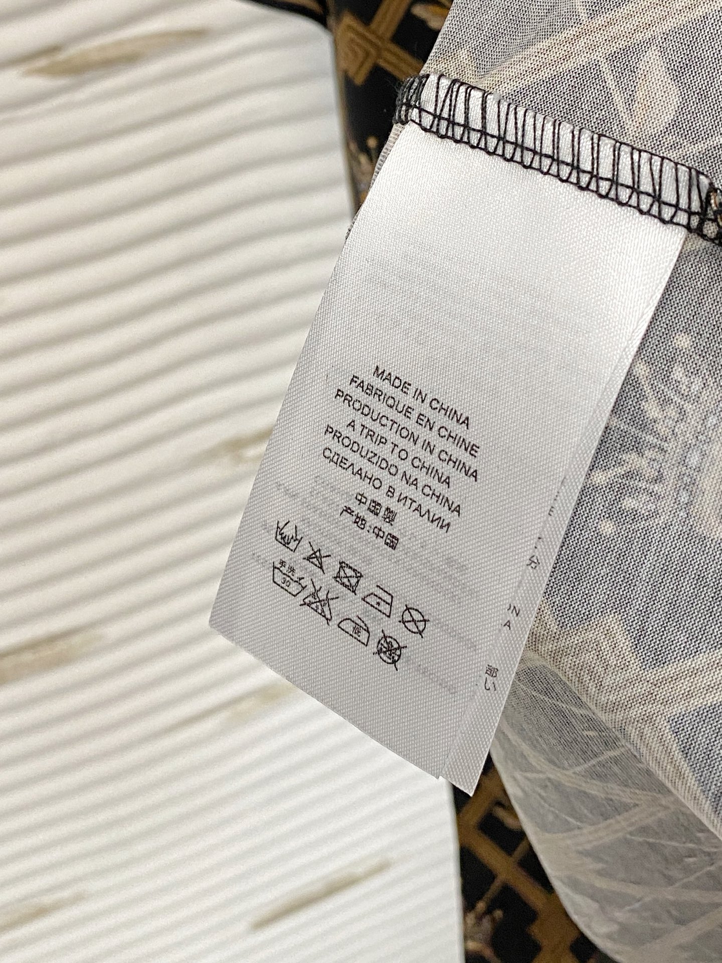 P古驰25ss春夏【新品】定制蚕丝面料丝滑透气！时尚经典翻领Polo短袖时尚单品设计，更加时尚舒适，高标