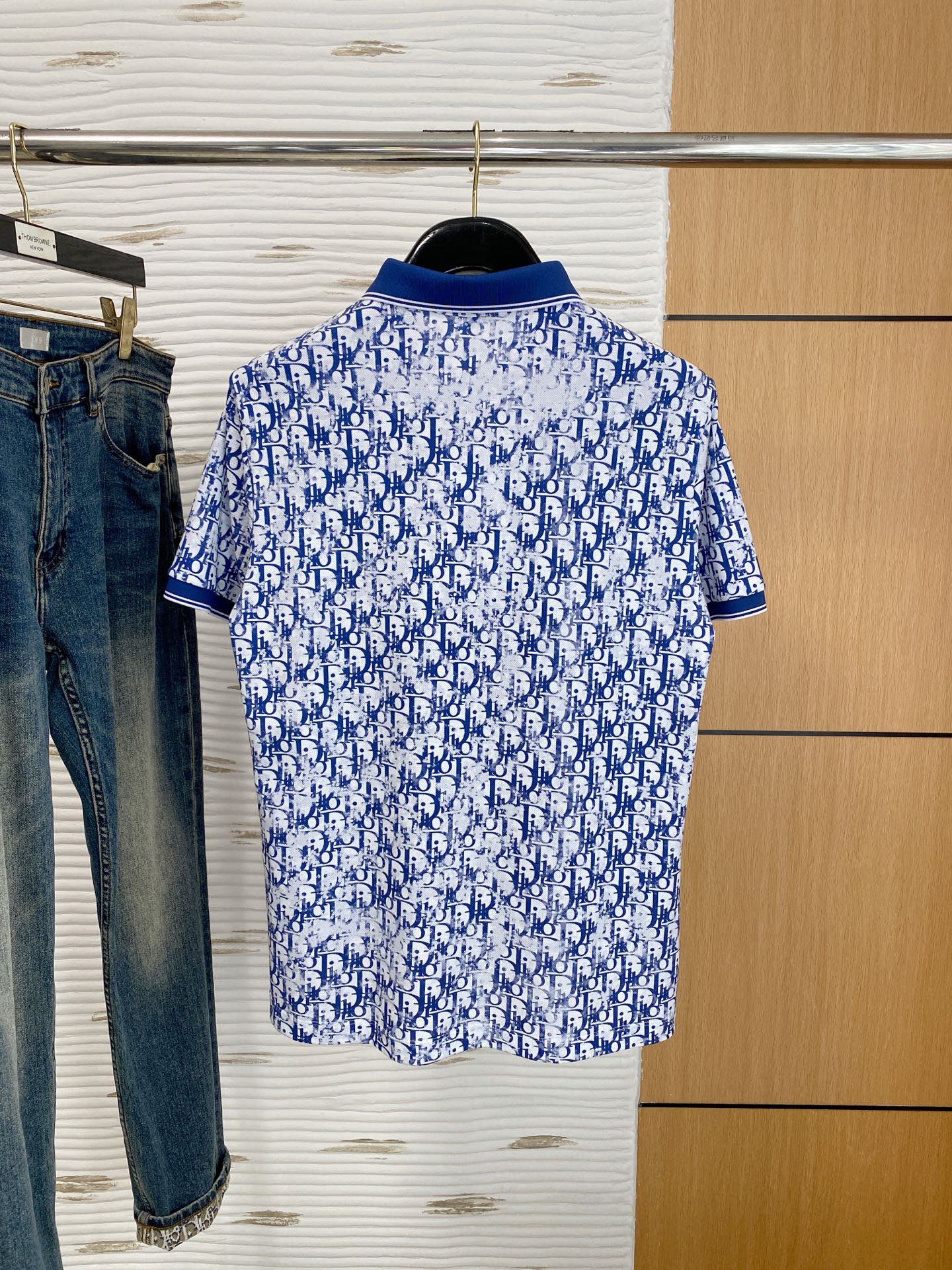 P迪奥25ss春夏【新品】定制蚕丝面料丝滑透气！时尚经典翻领Polo短袖时尚单品设计，更加时尚舒适，高标