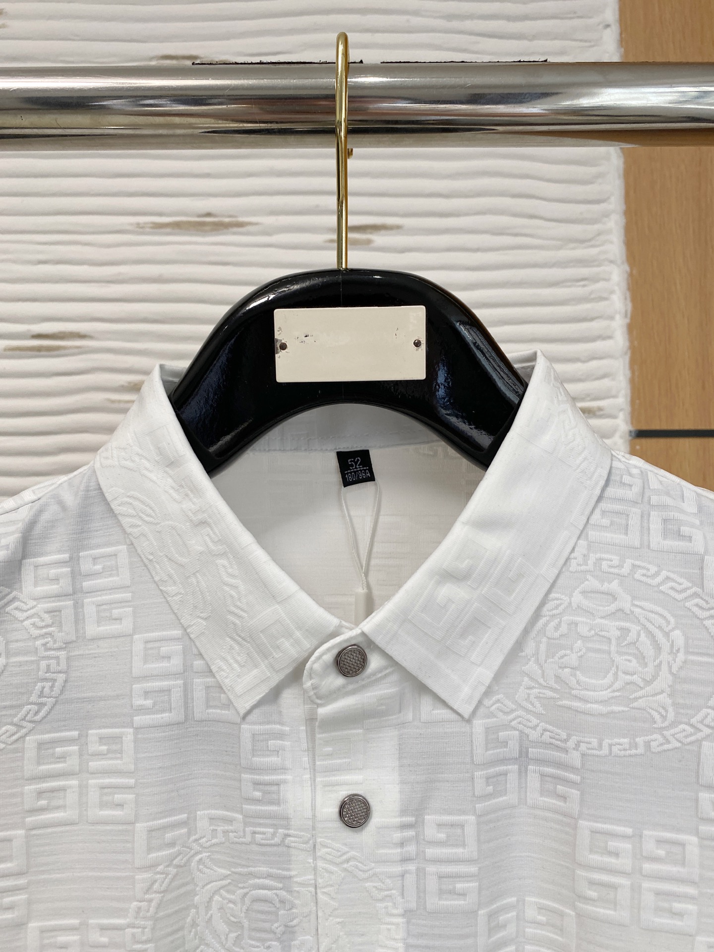 P纪梵希25ss春夏【新品】定制蚕丝面料丝滑透气！时尚经典翻领Polo短袖时尚单品设计，更加时尚舒适，高