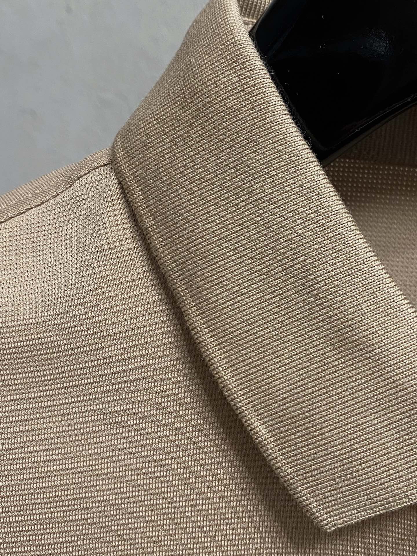 P巴宝莉25SS新款春夏短袖翻领T恤Polo，最高版本客供定制高端朱地面料简单时尚款，拼色螺纹超级好看！