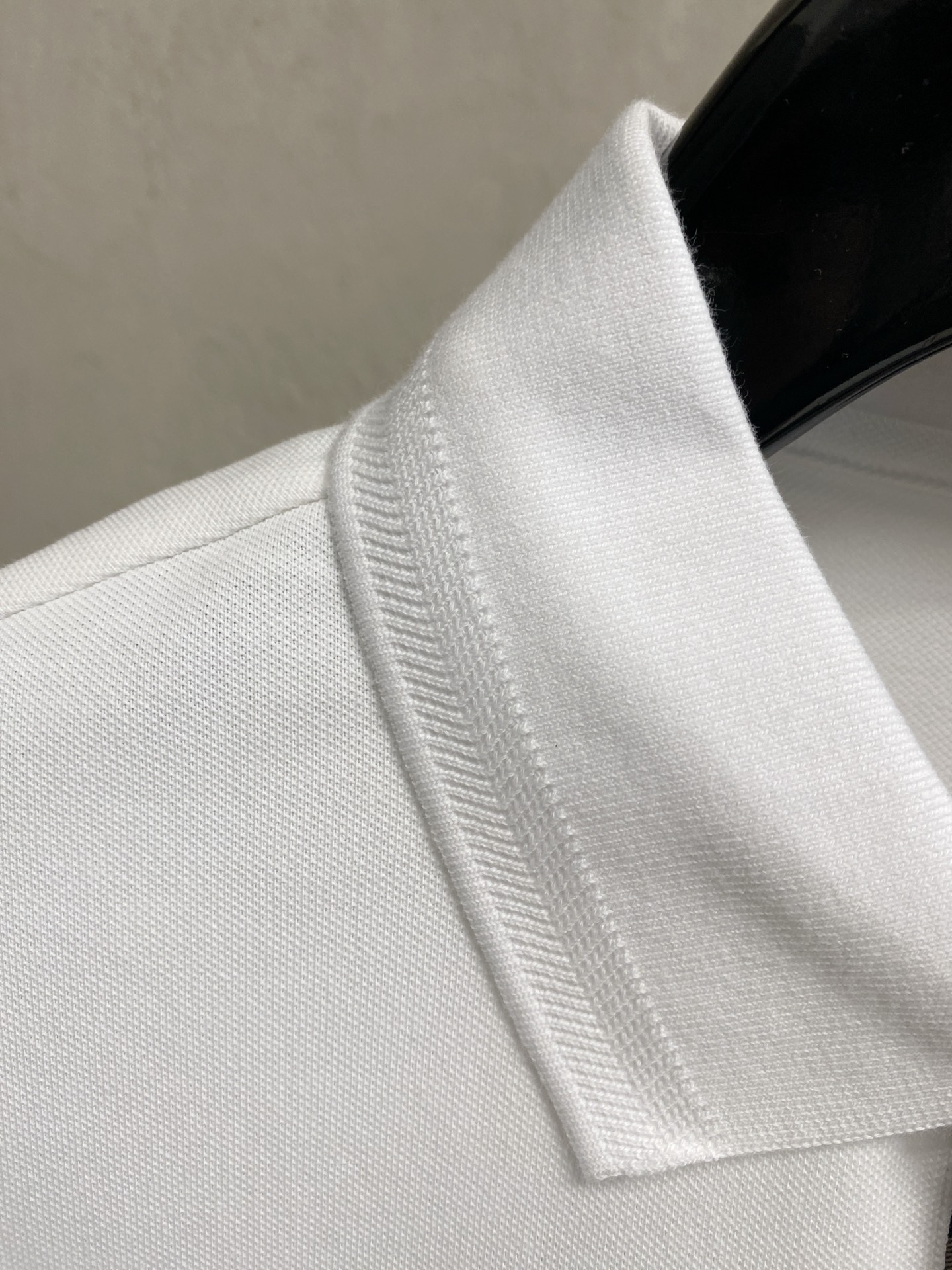 P巴宝莉25SS新款春夏短袖翻领T恤Polo，最高版本客供定制高端朱地面料简单时尚款，拼色螺纹超级好看！