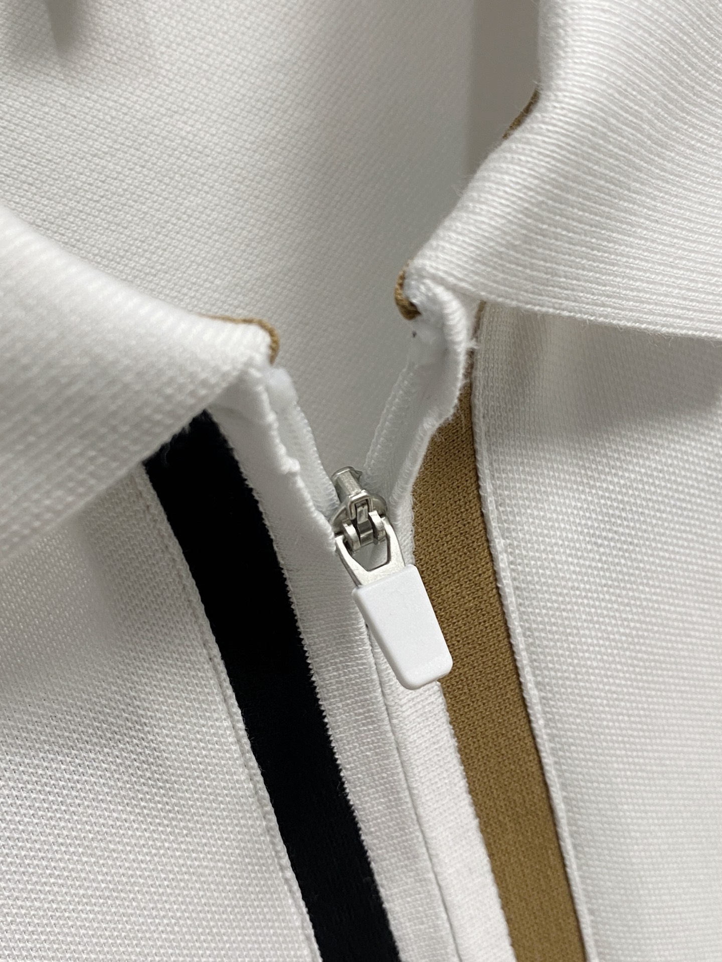 P罗意威25SS新款春夏短袖翻领T恤Polo，最高版本客供定制高端朱地面料简单时尚款，拼色螺纹超级好看！