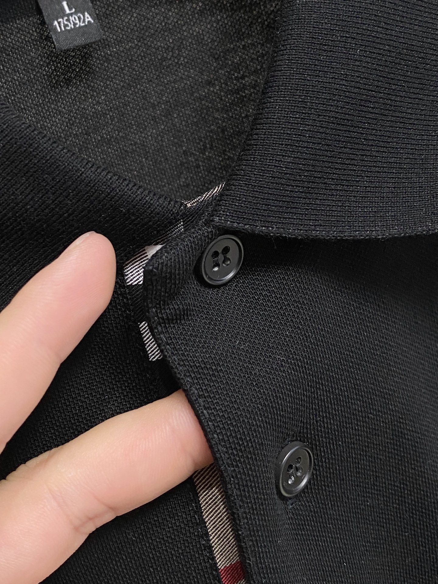 P巴宝莉25SS新款春夏短袖翻领T恤Polo，最高版本客供定制高端朱地面料简单时尚款，拼色螺纹超级好看！