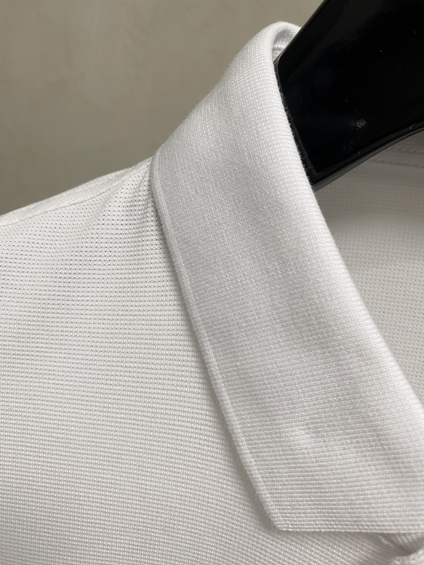 P巴宝莉25SS新款春夏短袖翻领T恤Polo，最高版本客供定制高端朱地面料简单时尚款，拼色螺纹超级好看！