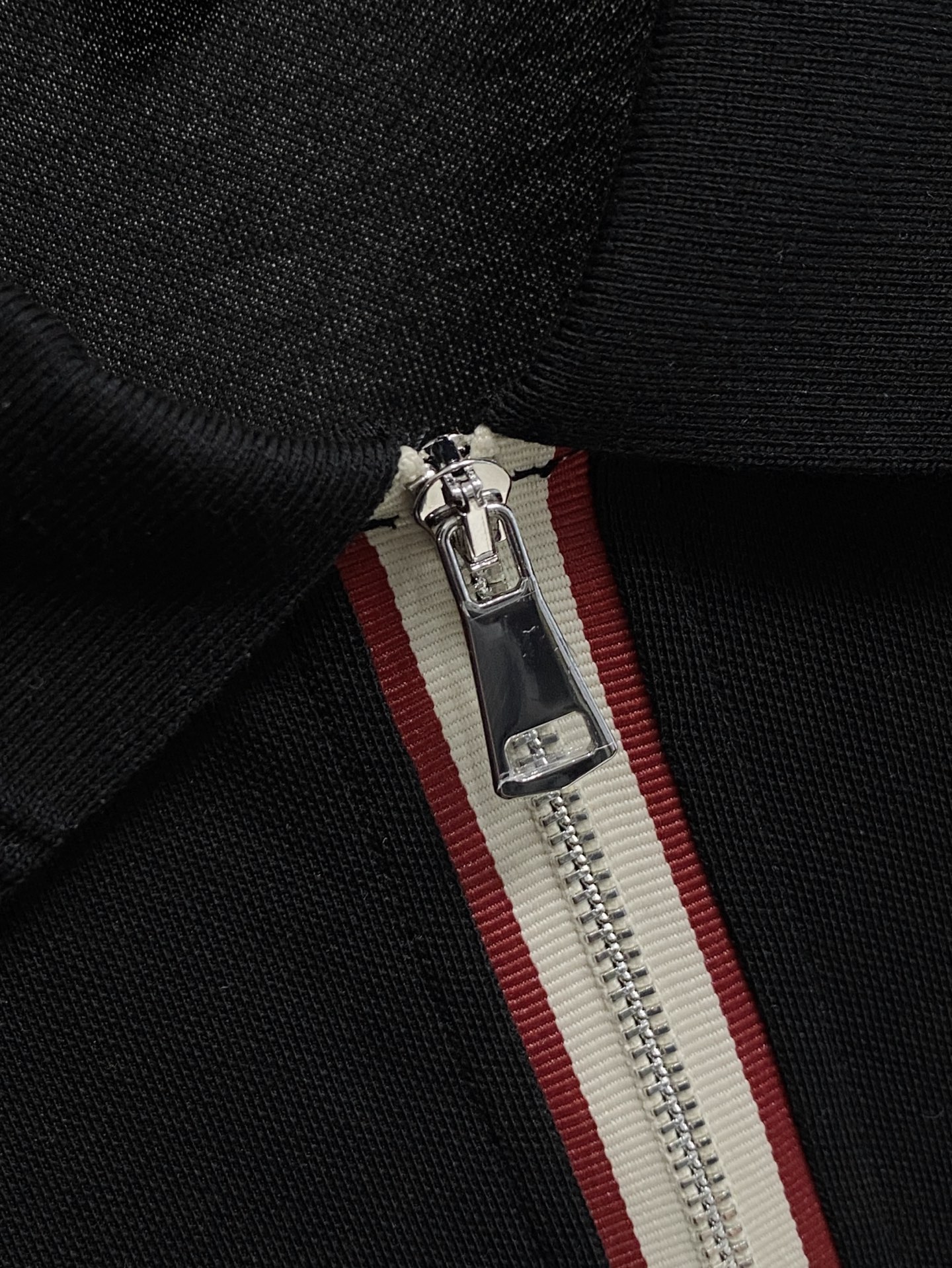 PLV 25SS新款春夏短袖翻领T恤Polo，最高版本客供定制高端朱地面料简单时尚款，拼色螺纹超级好看！