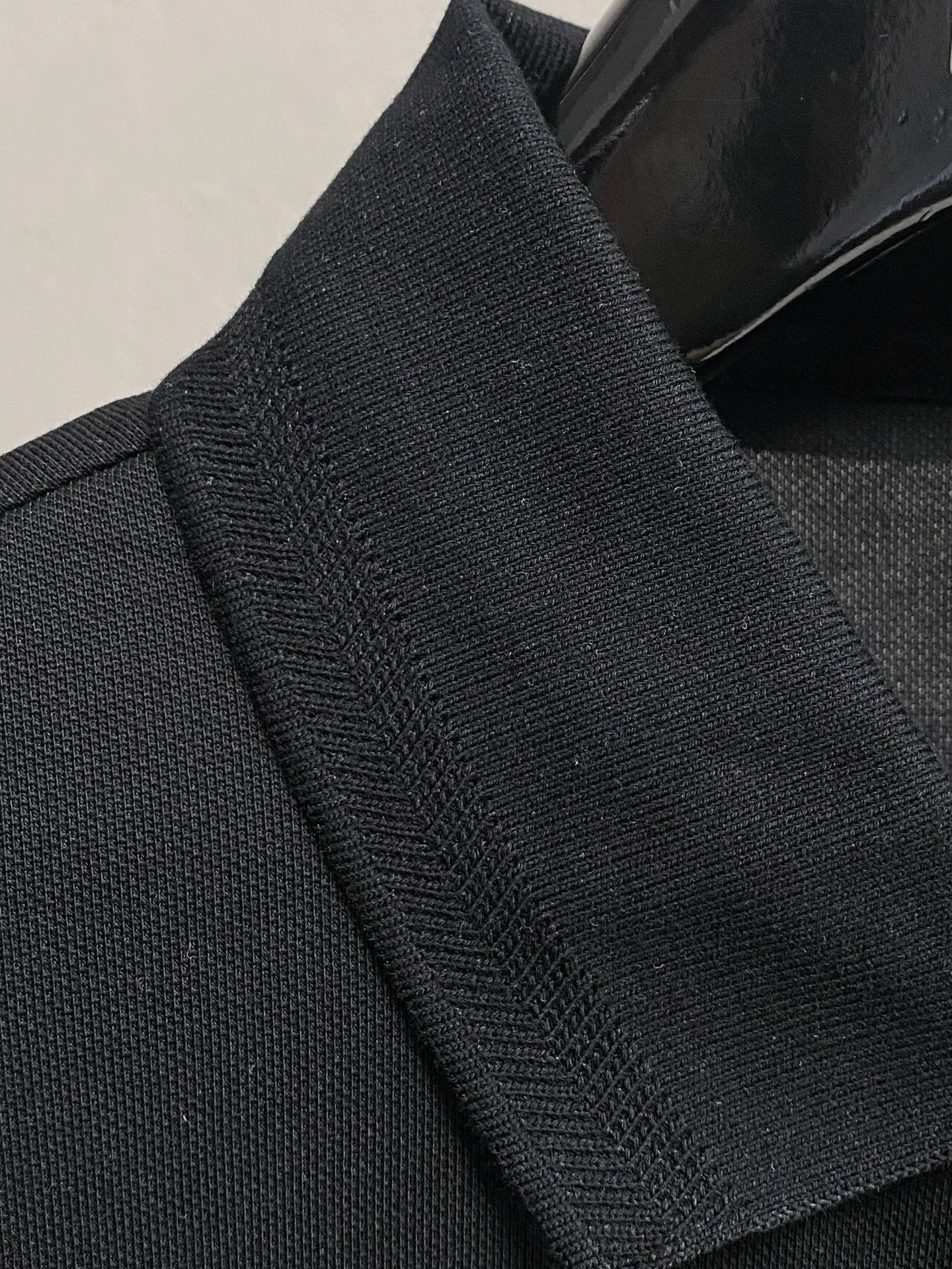 P巴宝莉25SS新款春夏短袖翻领T恤Polo，最高版本客供定制高端朱地面料简单时尚款，拼色螺纹超级好看！