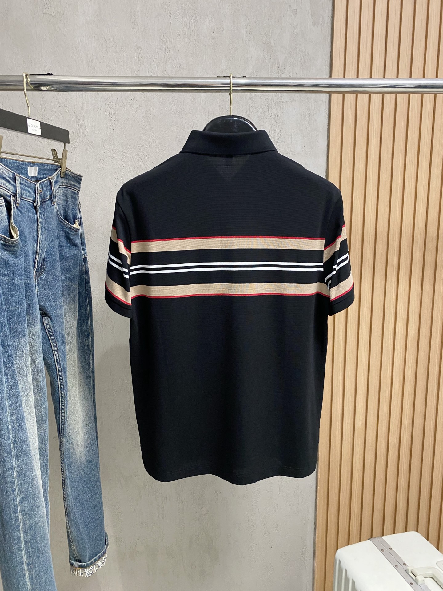 P巴宝莉25SS新款春夏短袖翻领T恤Polo，最高版本客供定制高端朱地面料简单时尚款，拼色螺纹超级好看！