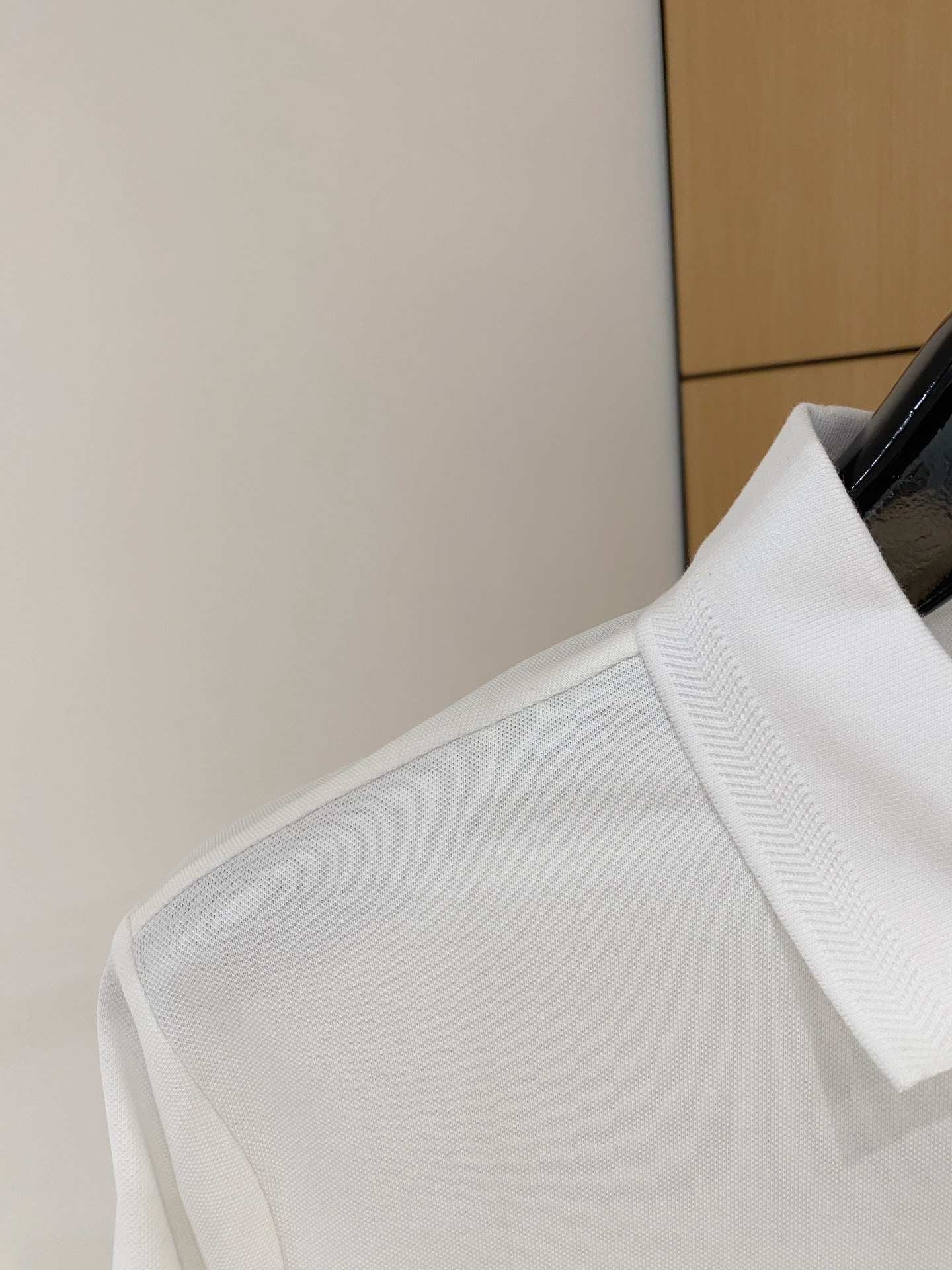 P巴宝莉25SS新款春夏短袖翻领T恤Polo，最高版本客供定制高端朱地面料简单时尚款，拼色螺纹超级好看！