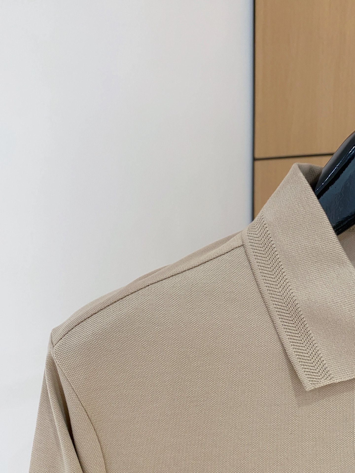 P巴宝莉25SS新款春夏短袖翻领T恤Polo，最高版本客供定制高端朱地面料简单时尚款，拼色螺纹超级好看！