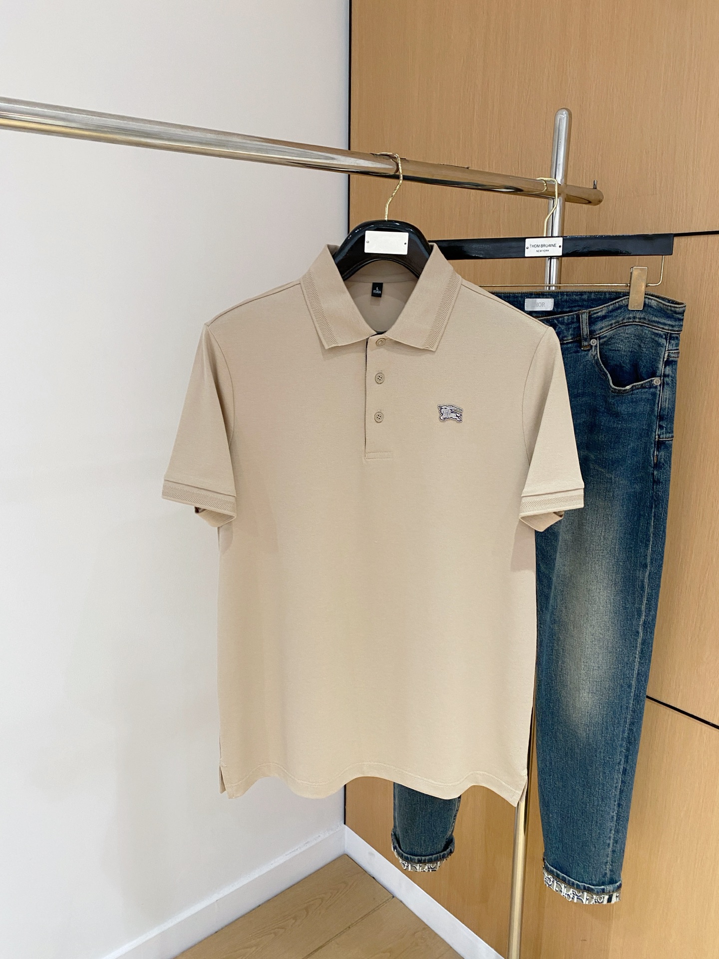 P巴宝莉25SS新款春夏短袖翻领T恤Polo，最高版本客供定制高端朱地面料简单时尚款，拼色螺纹超级好看！