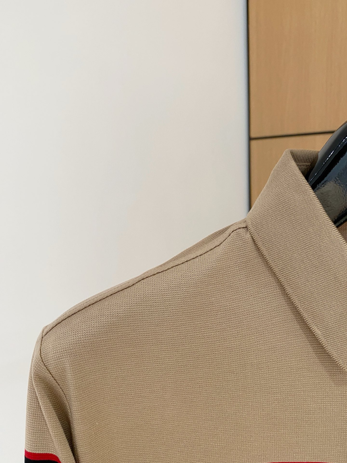 P巴宝莉25SS新款春夏短袖翻领T恤Polo，最高版本客供定制高端朱地面料简单时尚款，拼色螺纹超级好看！