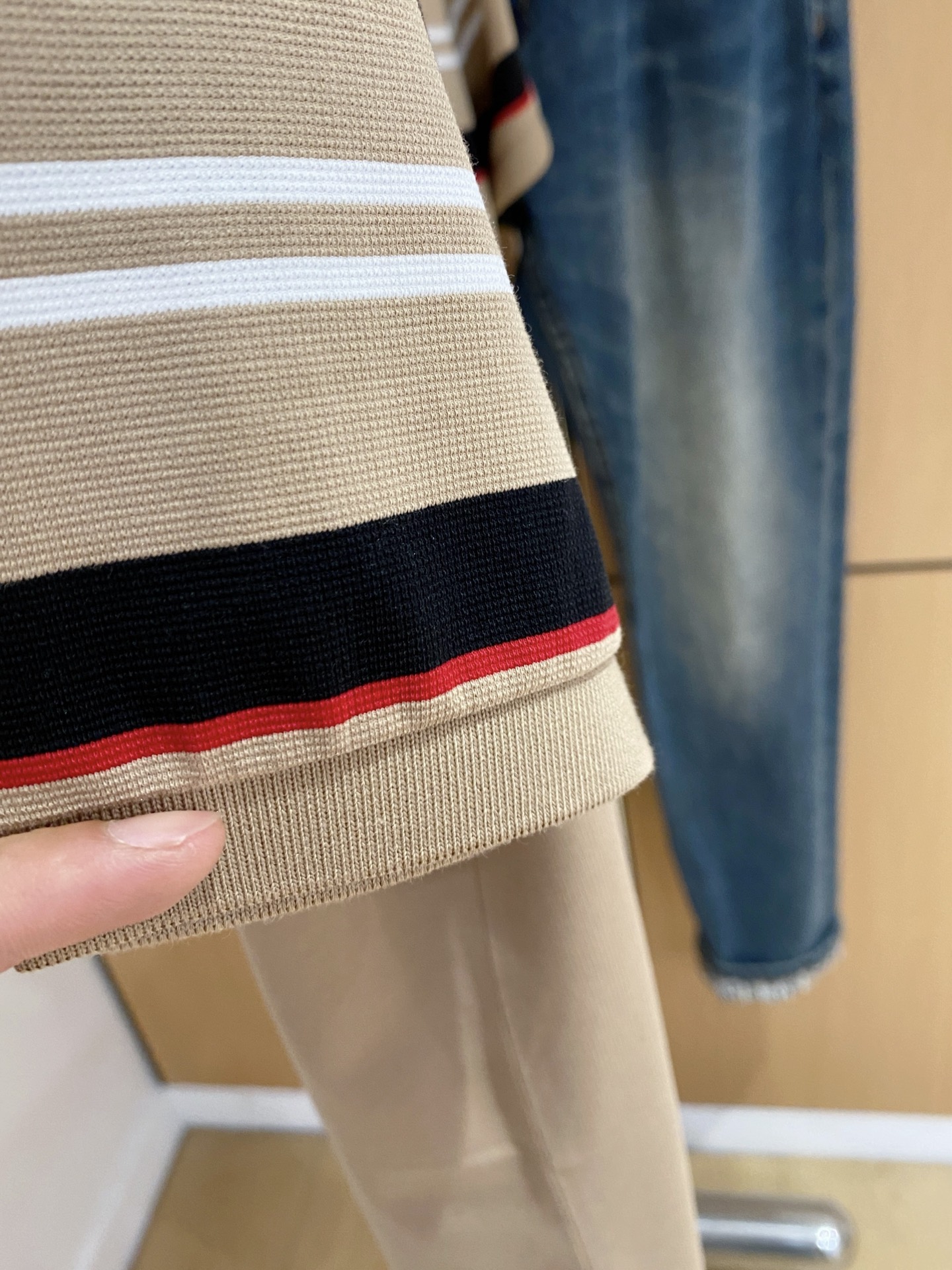 P巴宝莉25SS新款春夏短袖翻领T恤Polo，最高版本客供定制高端朱地面料简单时尚款，拼色螺纹超级好看！