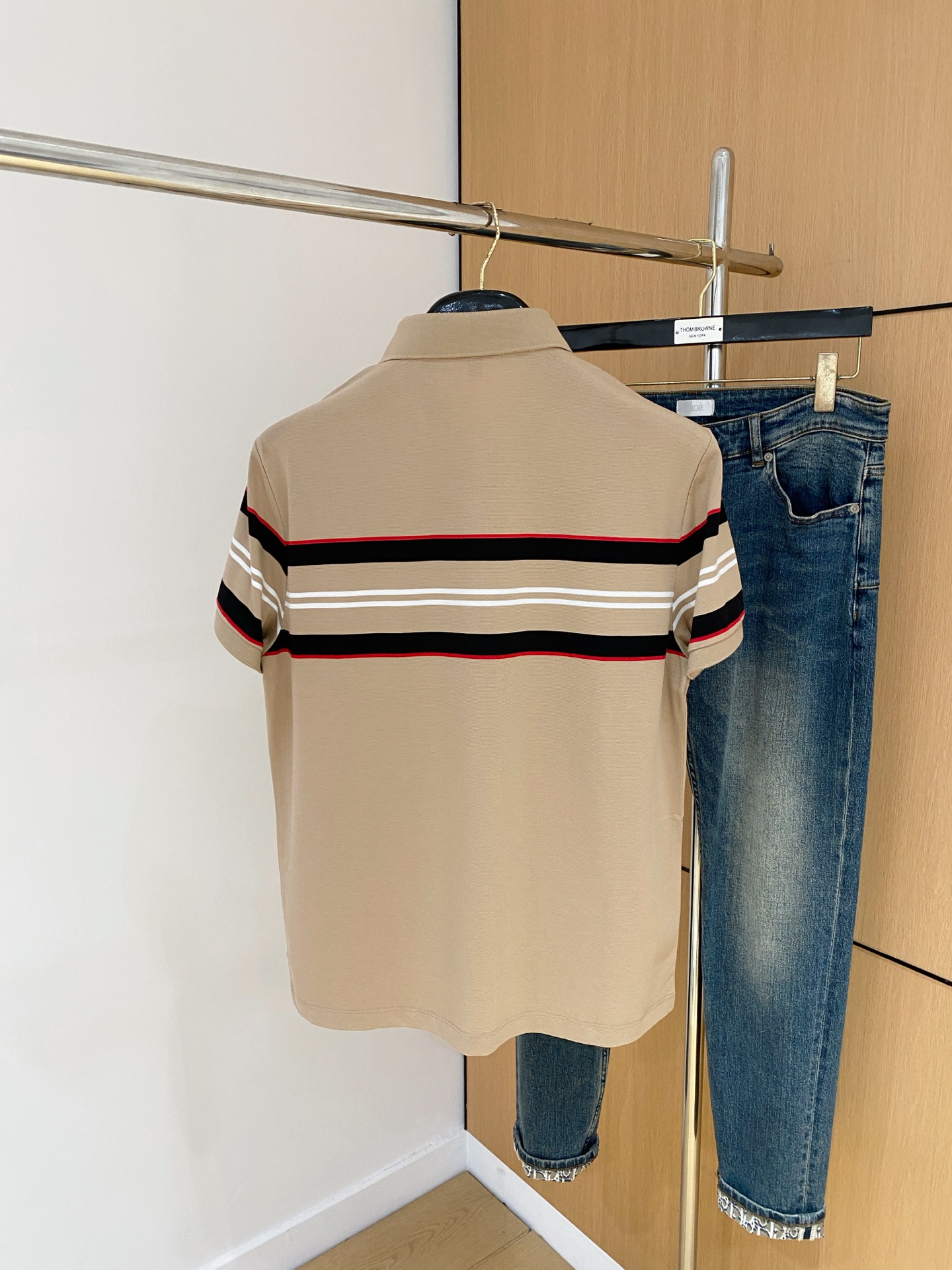 P巴宝莉25SS新款春夏短袖翻领T恤Polo，最高版本客供定制高端朱地面料简单时尚款，拼色螺纹超级好看！