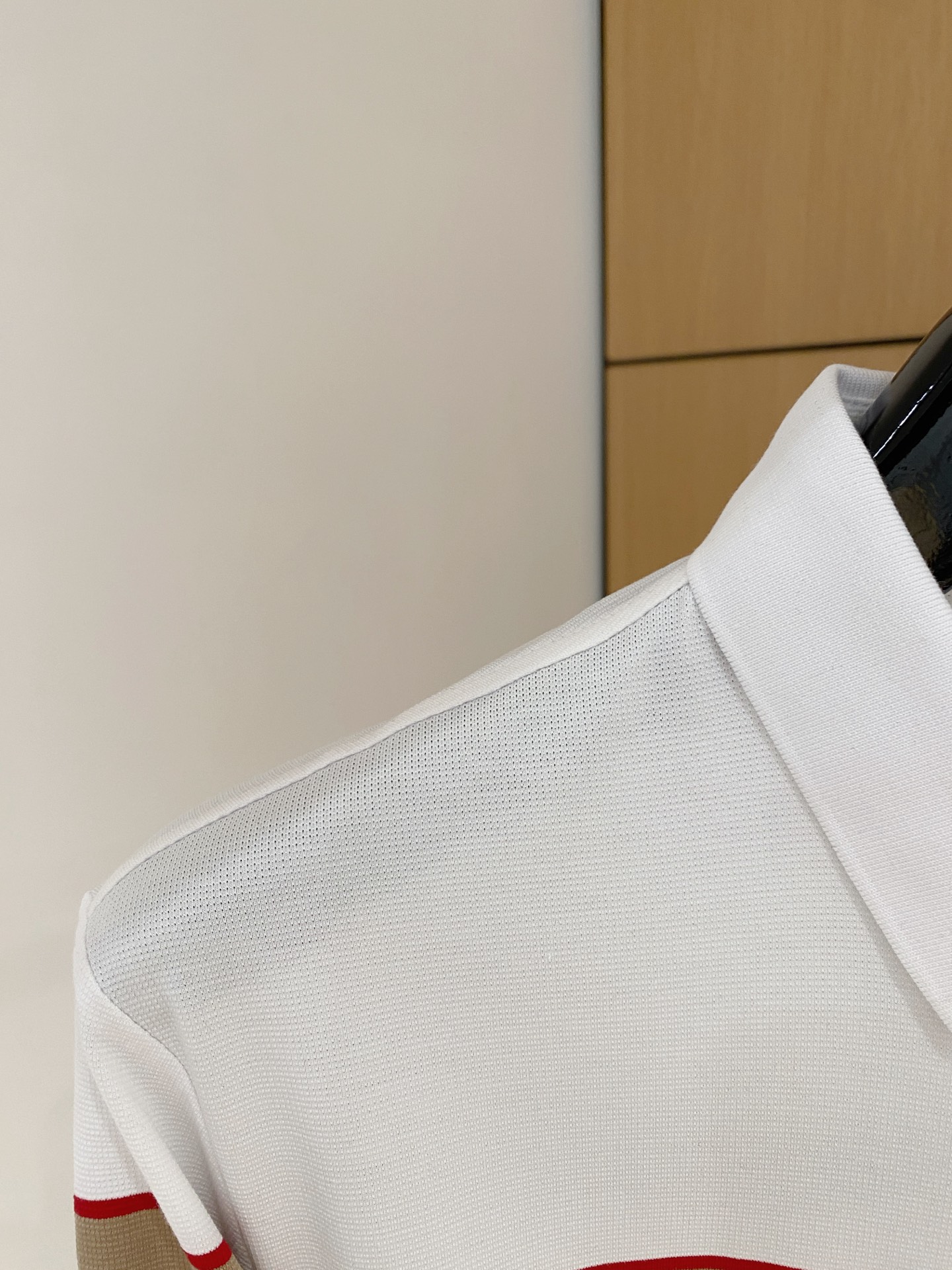 P巴宝莉25SS新款春夏短袖翻领T恤Polo，最高版本客供定制高端朱地面料简单时尚款，拼色螺纹超级好看！