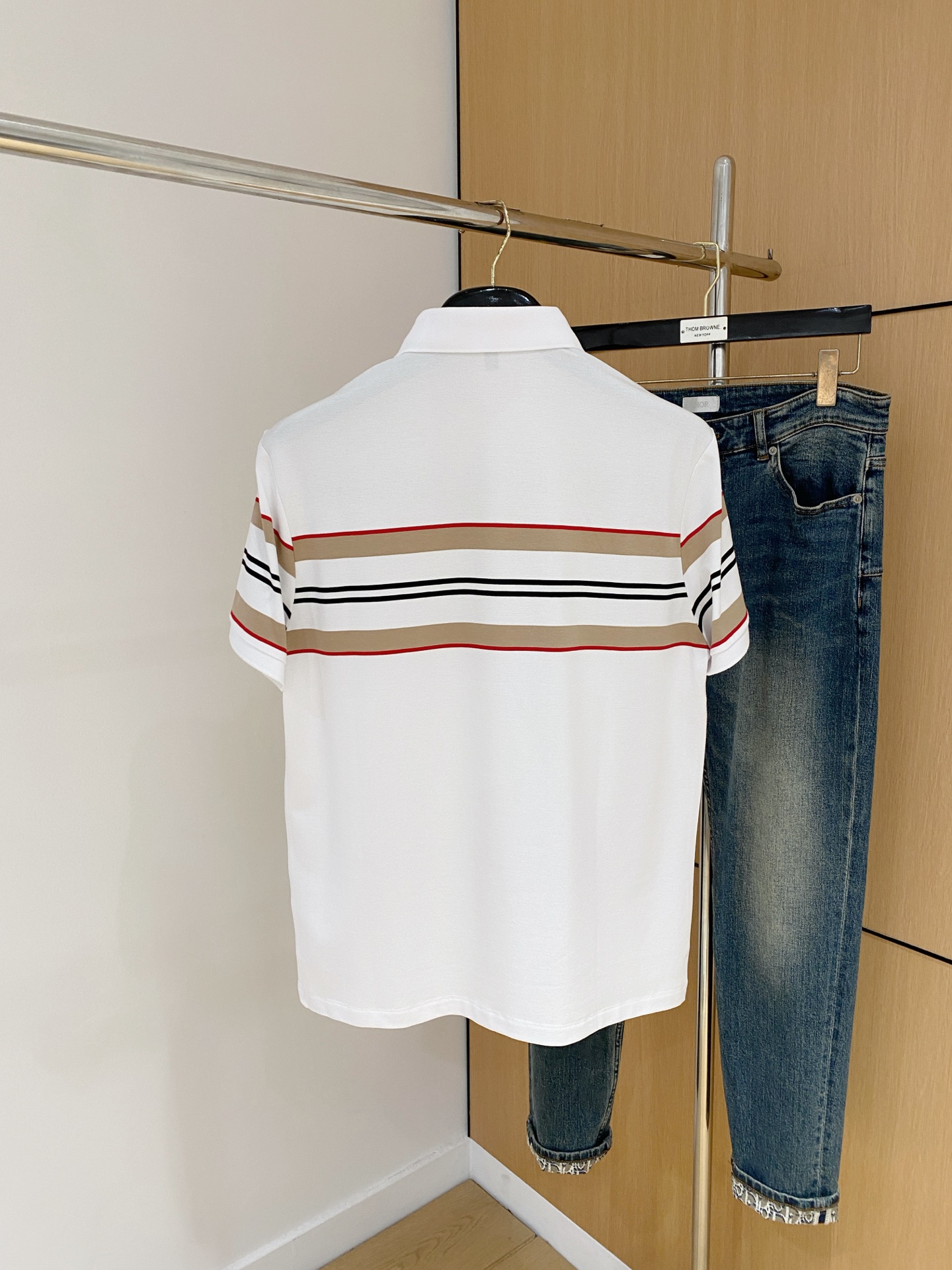 P巴宝莉25SS新款春夏短袖翻领T恤Polo，最高版本客供定制高端朱地面料简单时尚款，拼色螺纹超级好看！