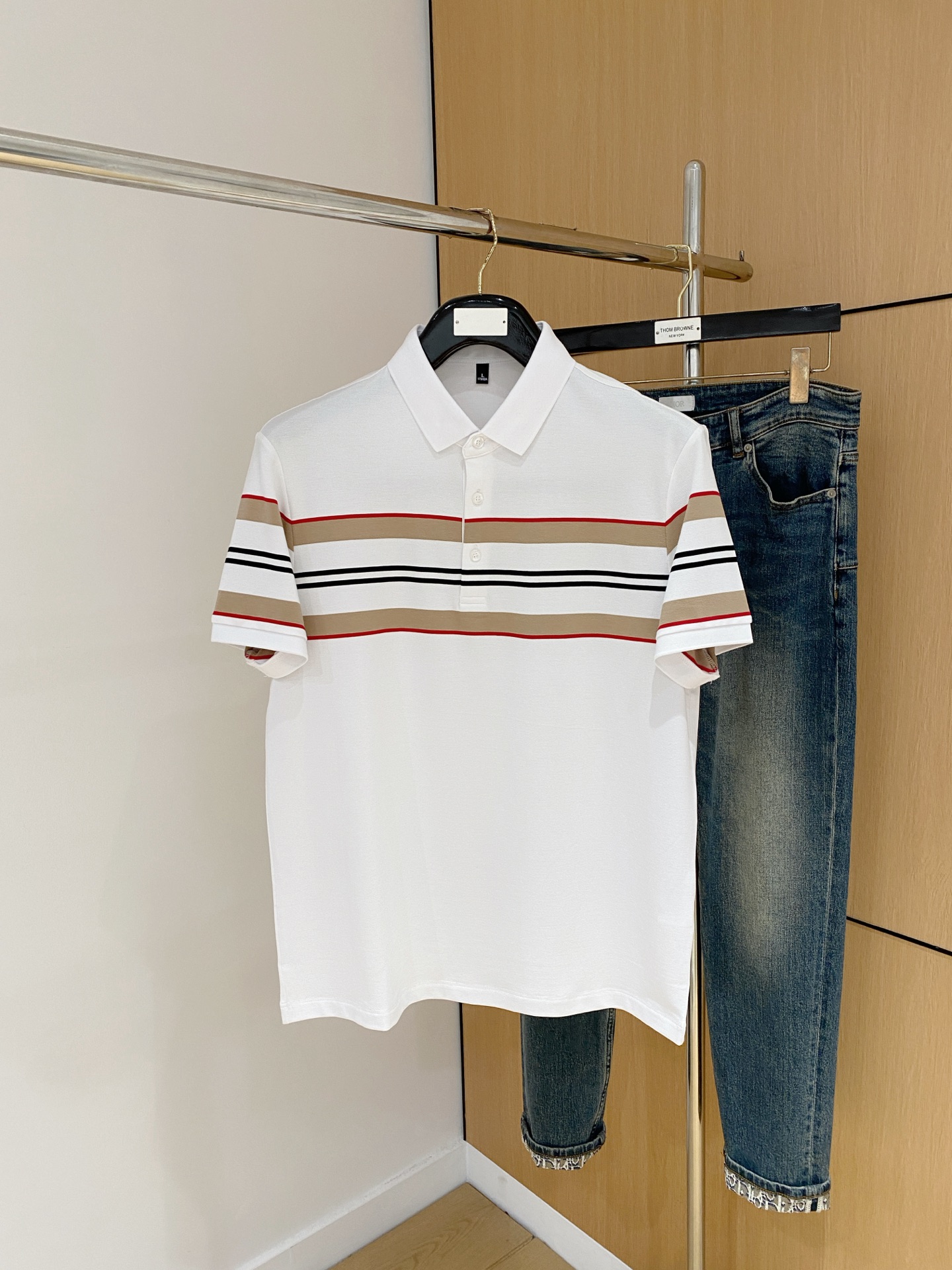 P巴宝莉25SS新款春夏短袖翻领T恤Polo，最高版本客供定制高端朱地面料简单时尚款，拼色螺纹超级好看！