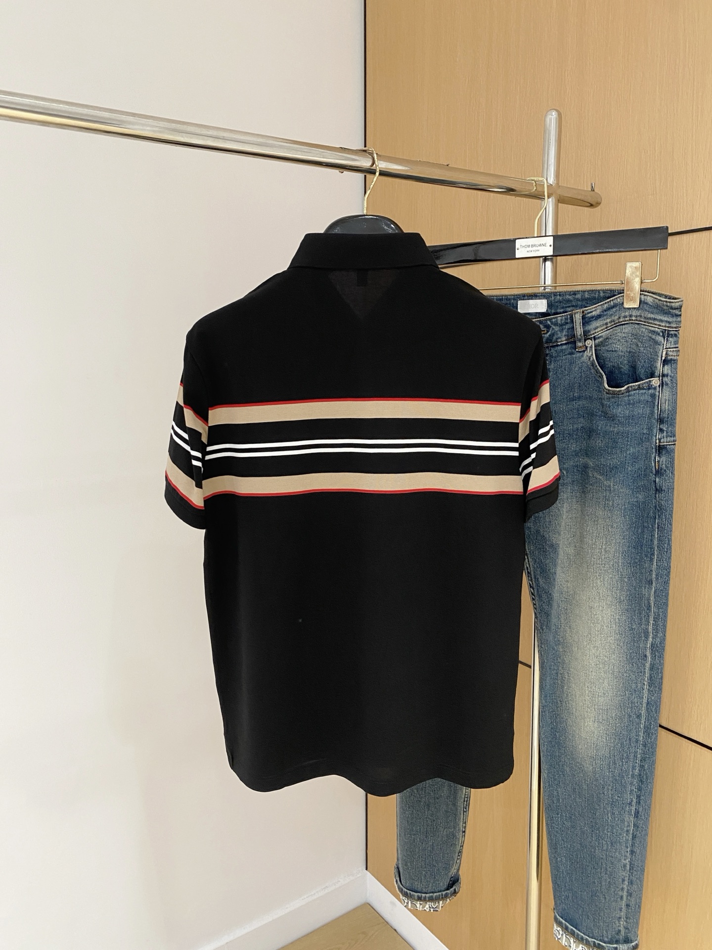 P巴宝莉25SS新款春夏短袖翻领T恤Polo，最高版本客供定制高端朱地面料简单时尚款，拼色螺纹超级好看！