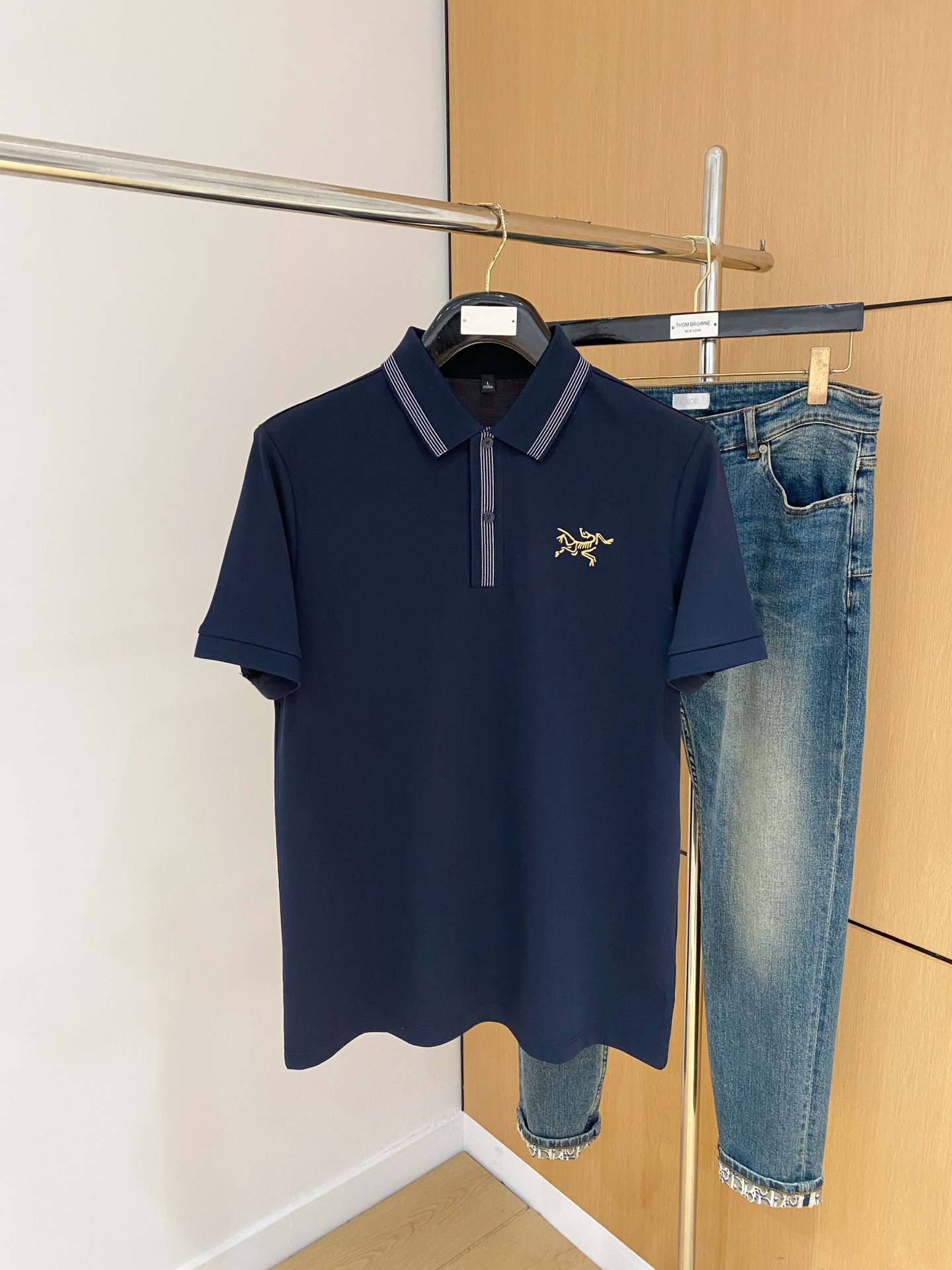 P始祖鸟25SS新款春夏短袖翻领T恤Polo，最高版本客供定制高端朱地面料简单时尚款，拼色螺纹超级好看！