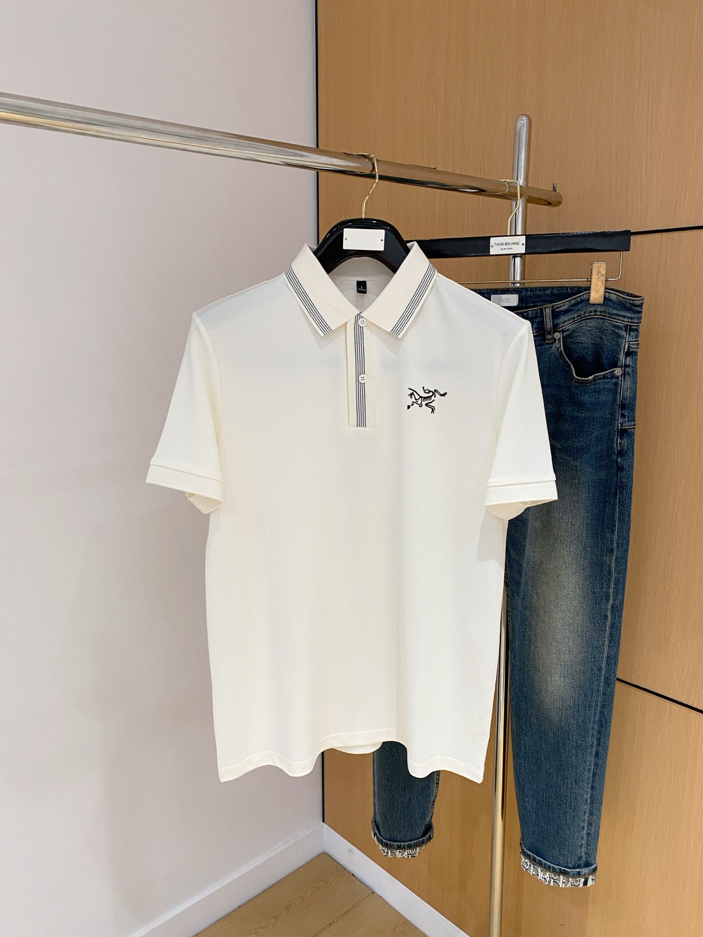 P始祖鸟25SS新款春夏短袖翻领T恤Polo，最高版本客供定制高端朱地面料简单时尚款，拼色螺纹超级好看！